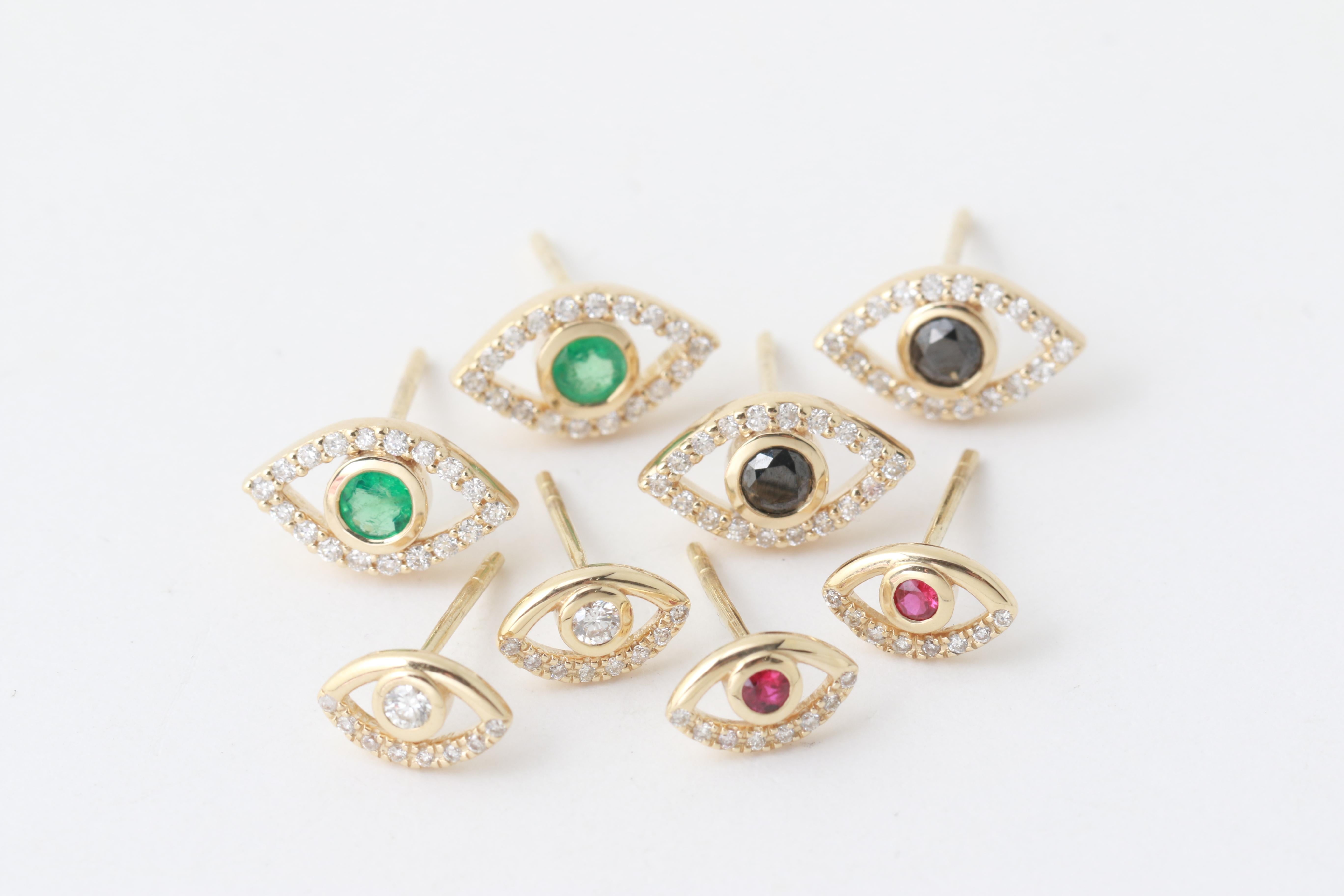 14k Yellow Gold Black Diamond Eye Stud Earrings In New Condition For Sale In Brooklyn, NY