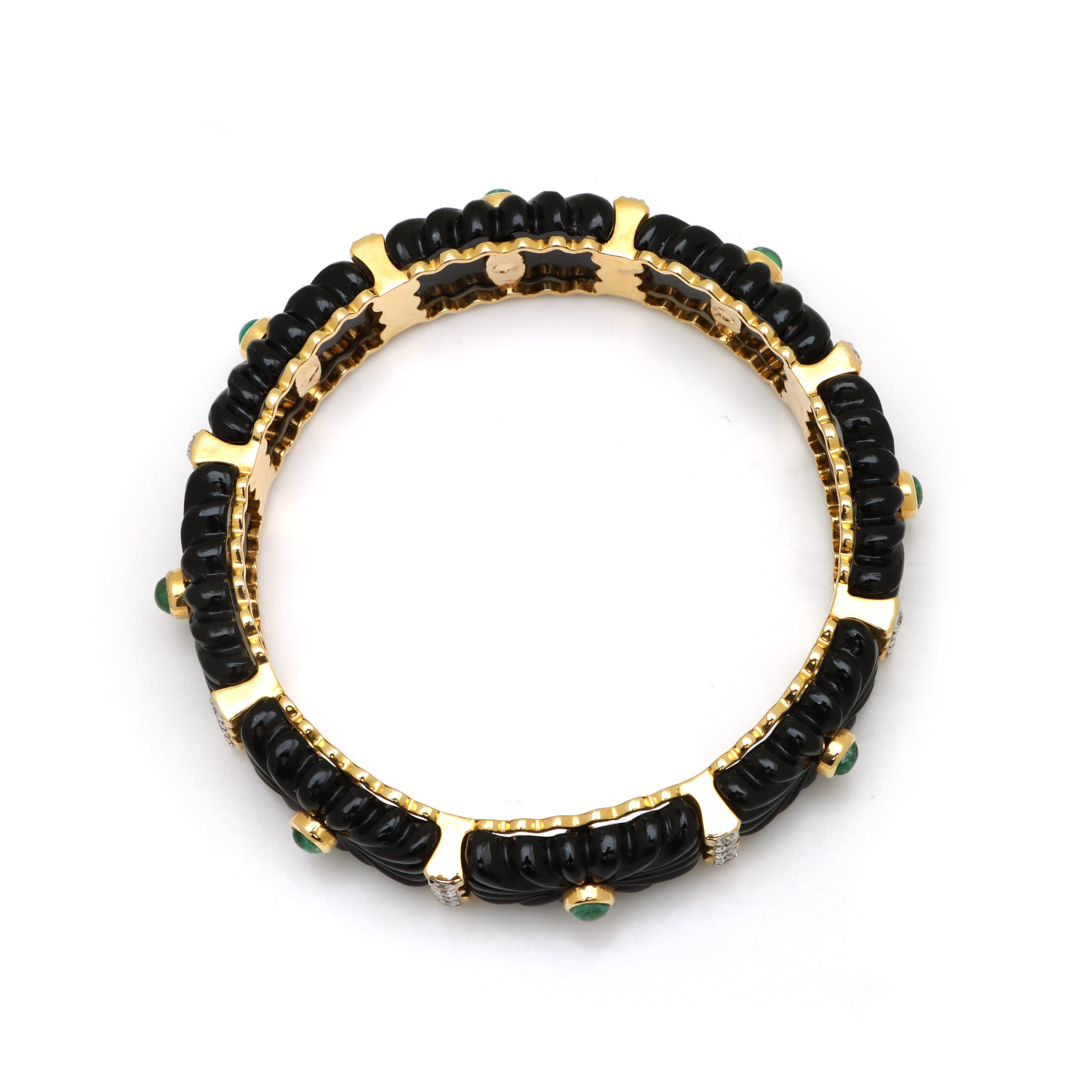14k Yellow Gold Black Onyx And Emerald Bangle With Diamond In New Condition For Sale In Jaipur, IN