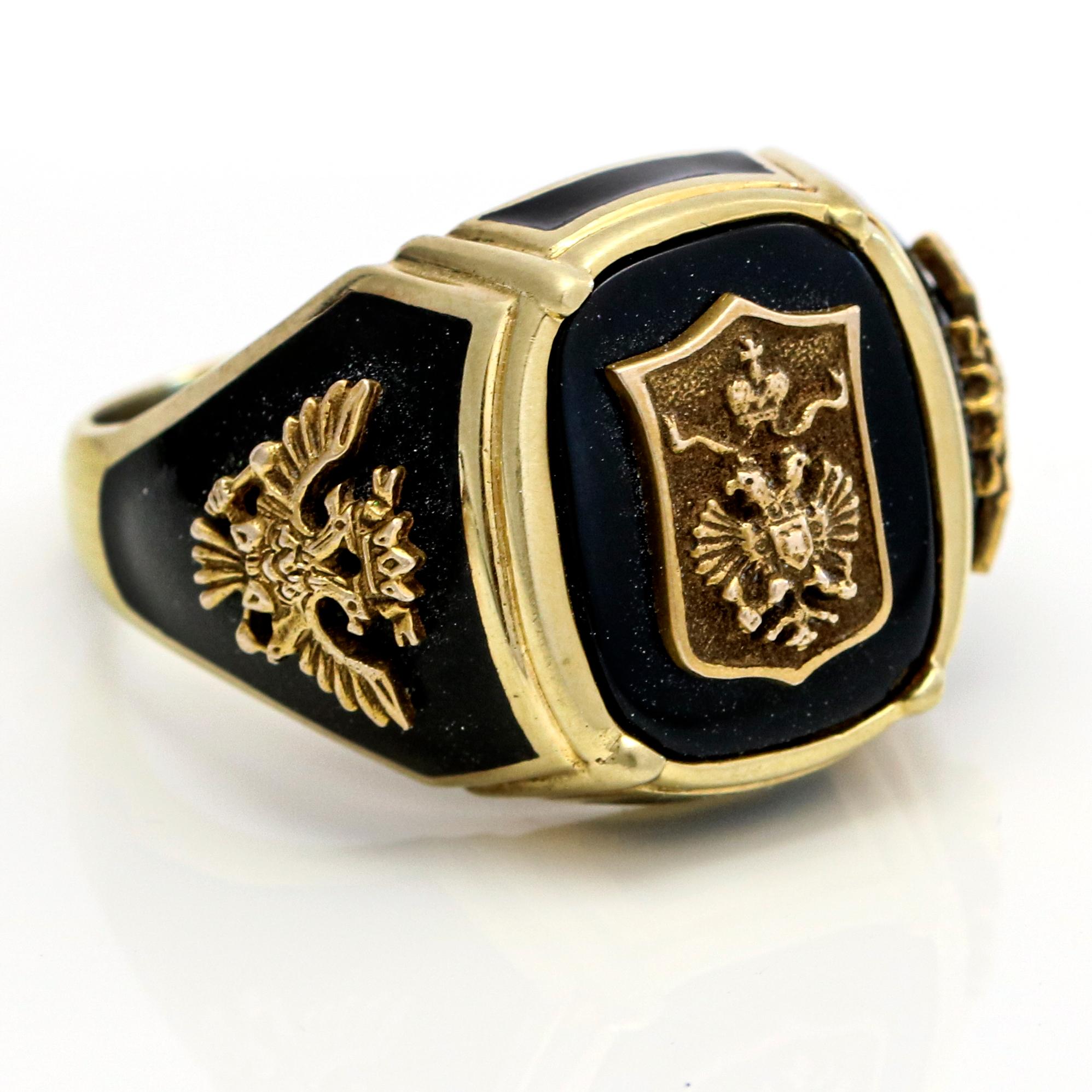 Vintage Men's shield and eagle ring in 14-karat yellow gold with black onyx and enamel.

Size, 13