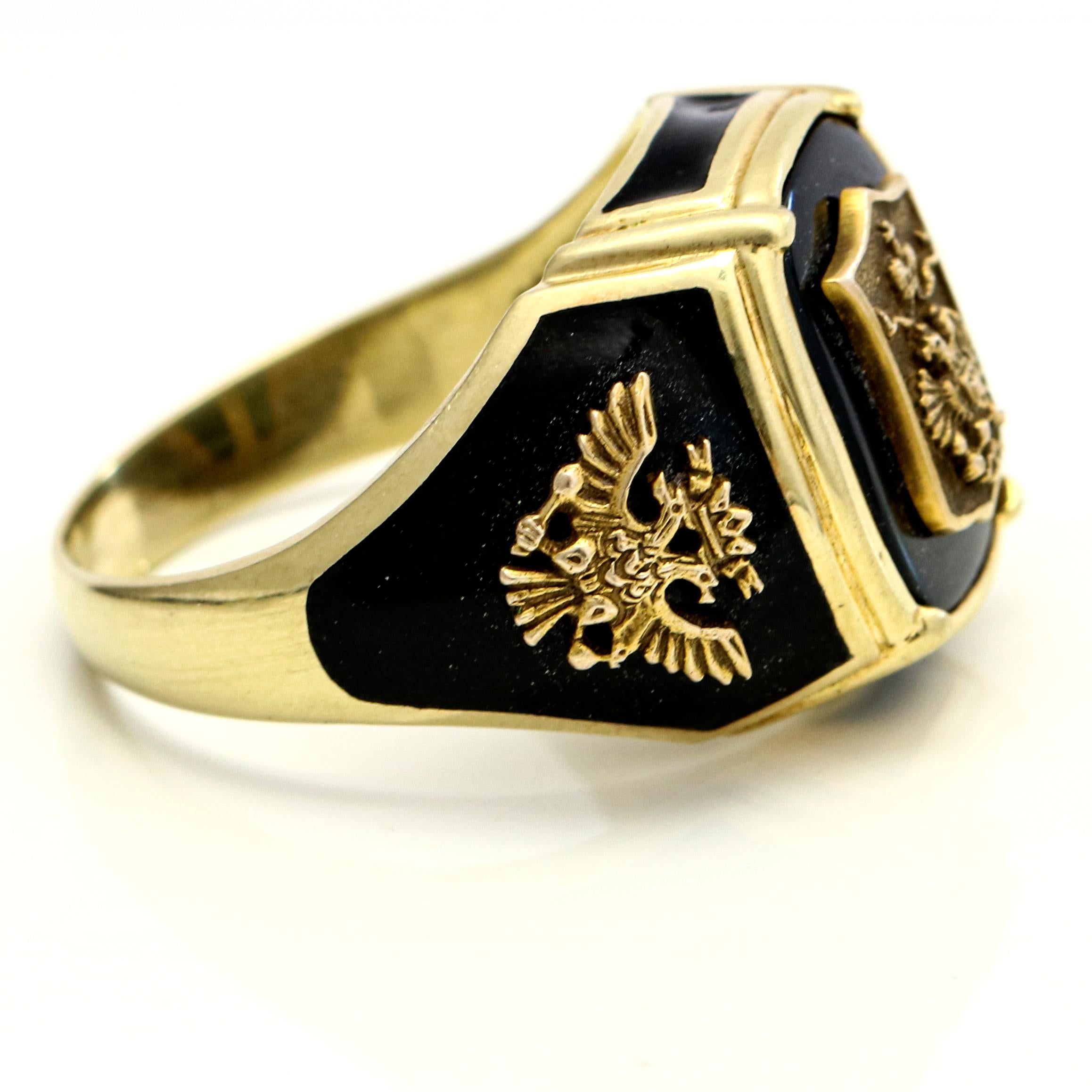 14 Karat Yellow Gold Black Onyx Enamel Imperial Eagle Men's Ring In Good Condition For Sale In Fort Lauderdale, FL