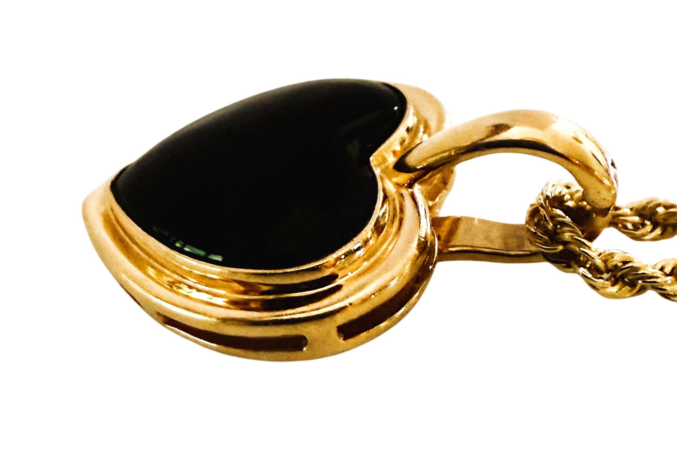 Pendentif en or jaune 14K en forme de coeur en onyx noir sur chaîne lourde en or jaune 14k 18