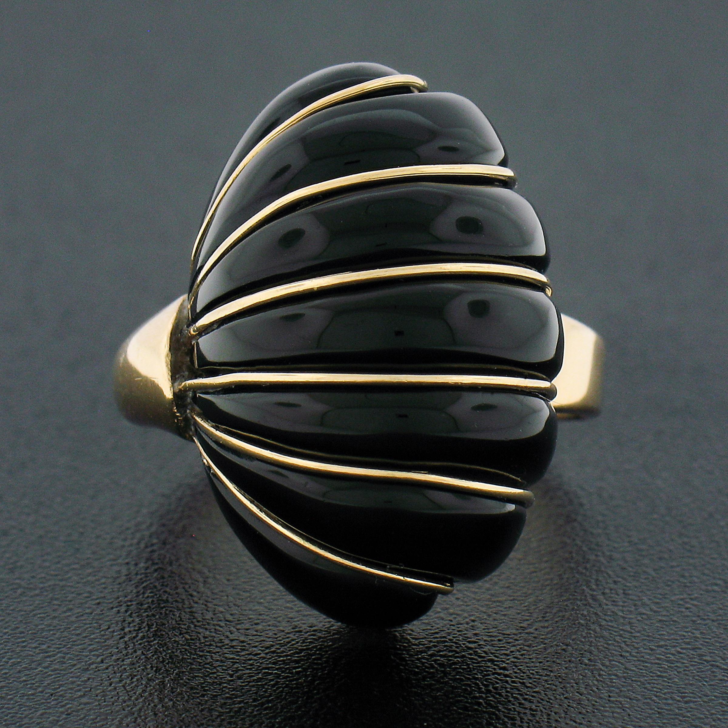 Mixed Cut 14K Yellow Gold Black Onyx Polished Striped Wire Work Domed Scalloped Shell Ring For Sale