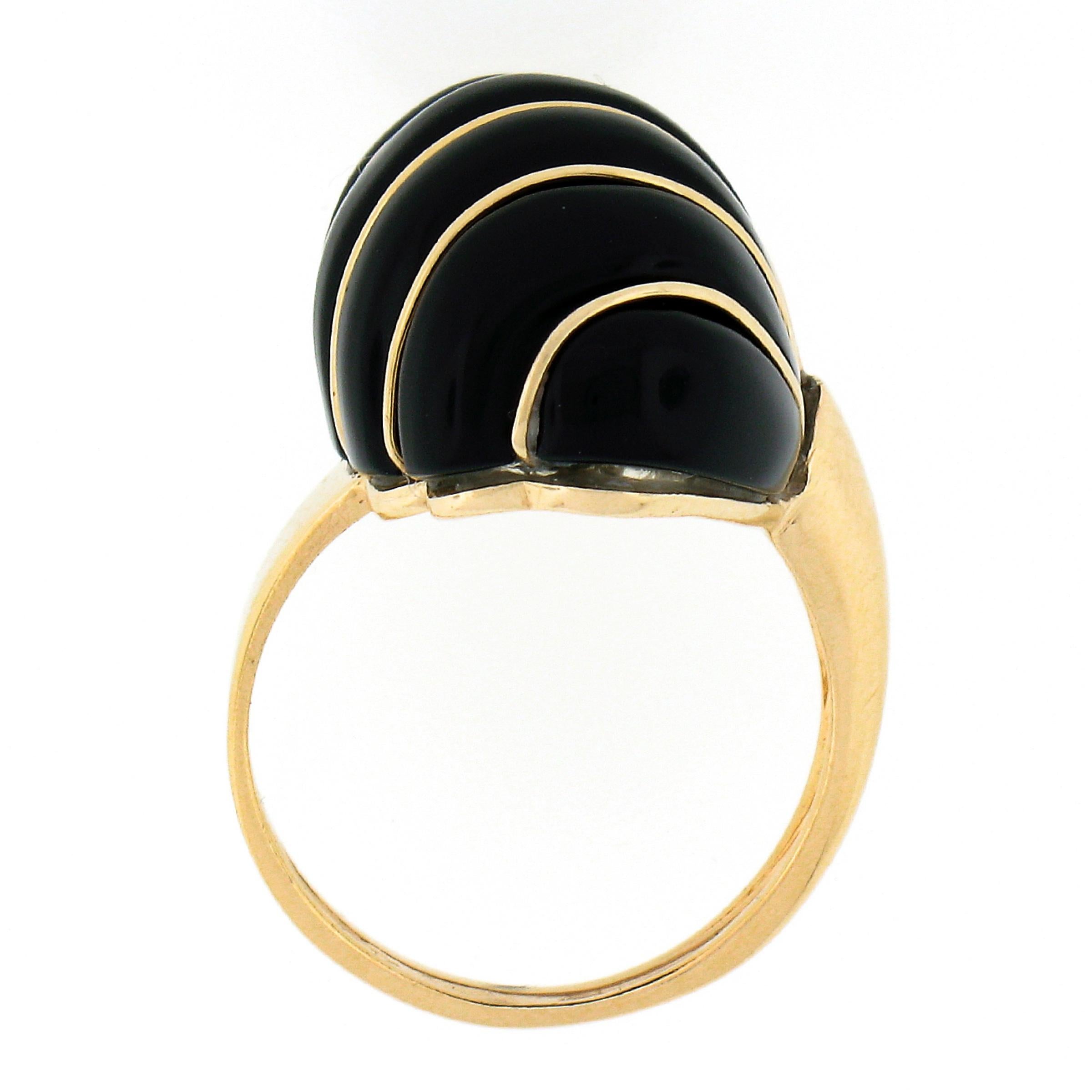 14K Yellow Gold Black Onyx Polished Striped Wire Work Domed Scalloped Shell Ring For Sale 2