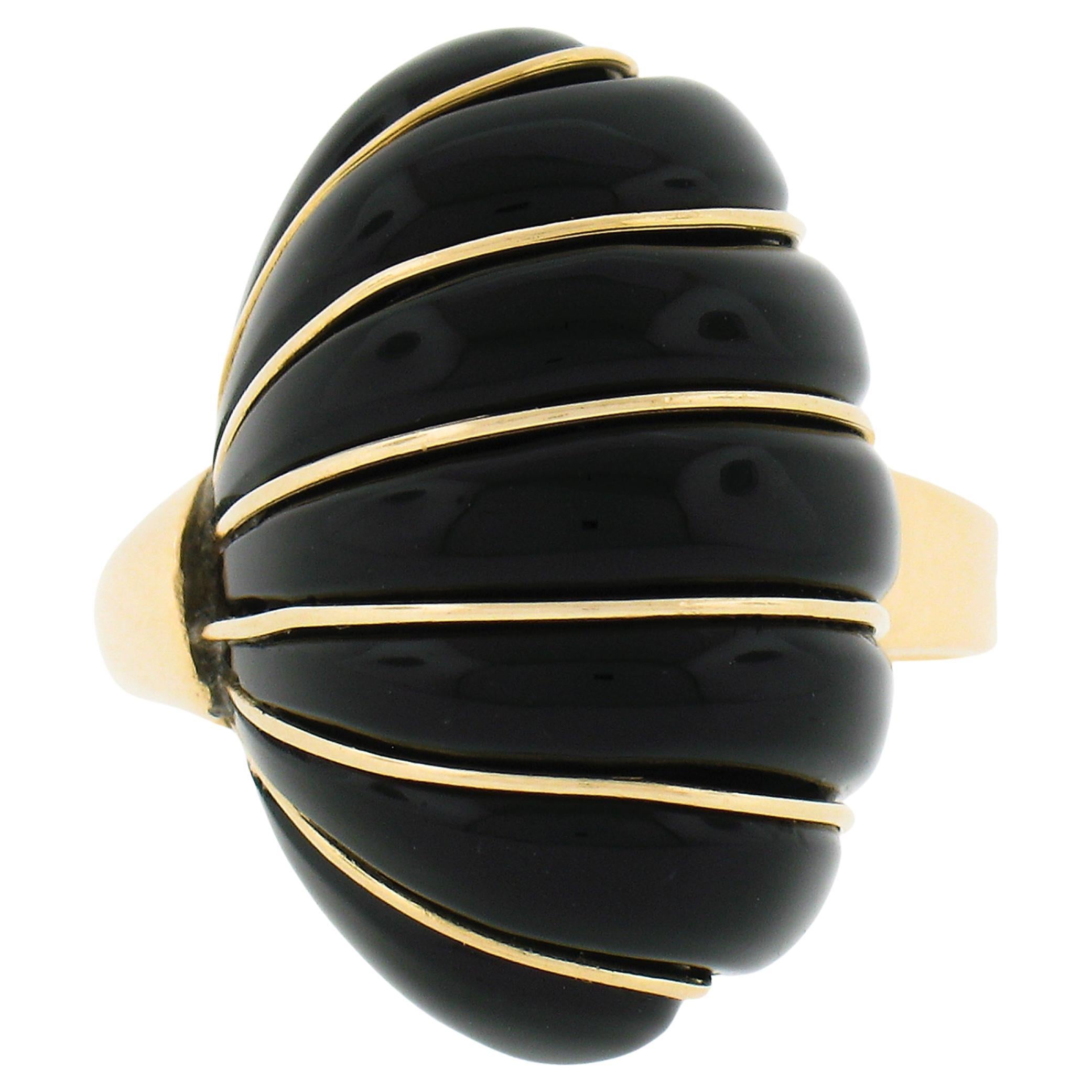 14K Yellow Gold Black Onyx Polished Striped Wire Work Domed Scalloped Shell Ring For Sale
