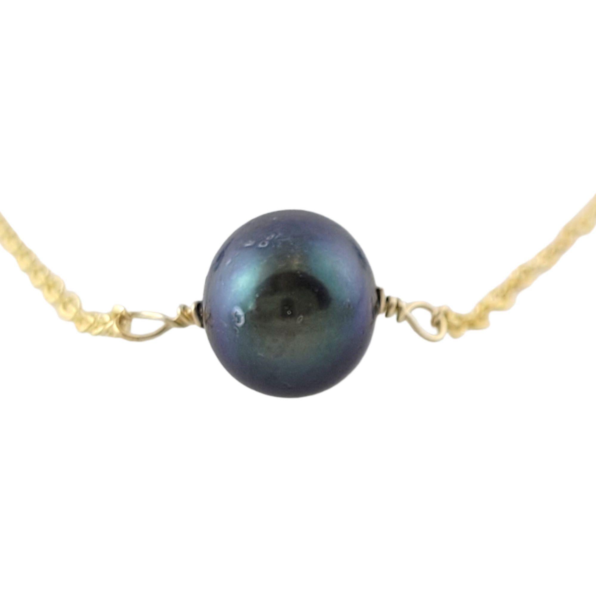 Round Cut 14K Yellow Gold Black Pearl Necklace For Sale