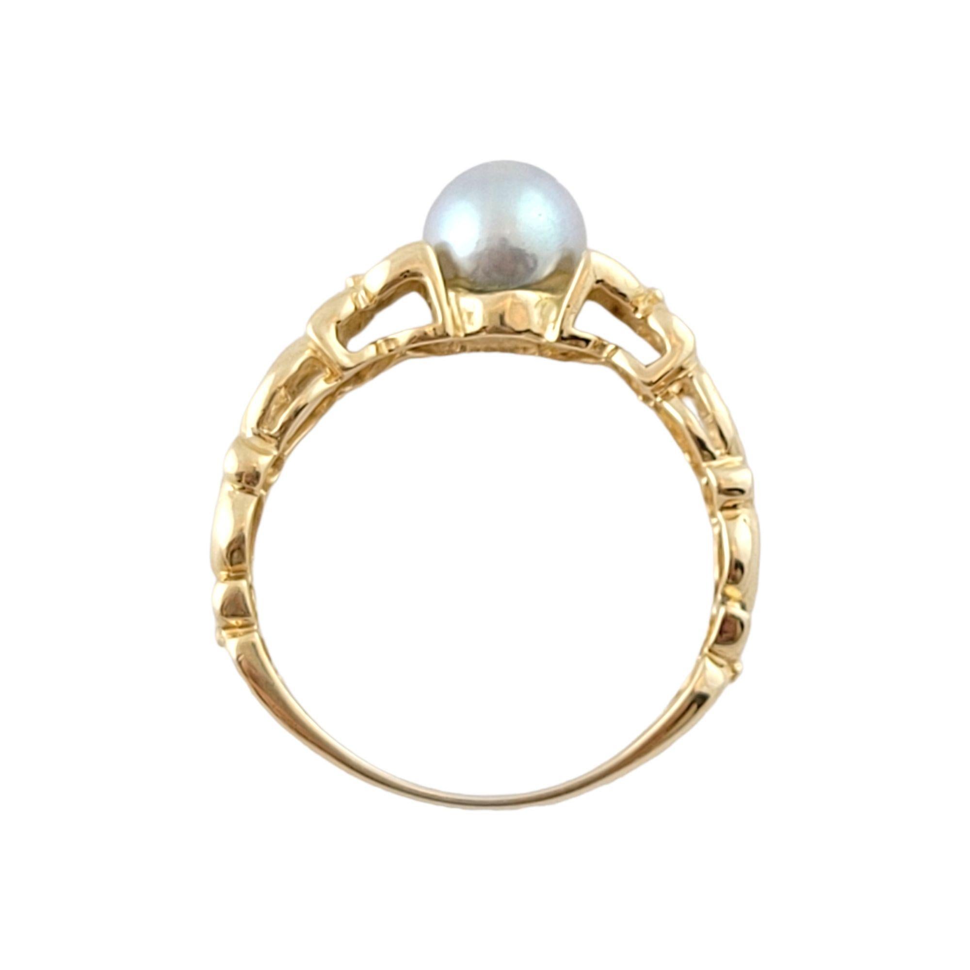 Vintage 14K Yellow Gold Pearl Ring Size 7.75

This gorgeous 14K gold ring is detailed to perfection and paired with 1 beautiful black pearl to bring it all together!

Size: 7.75
Shank: 2mm
Pearl: 7mm diameter

Weight: 3.1 g/ 1.9 dwt

Hallmark: S