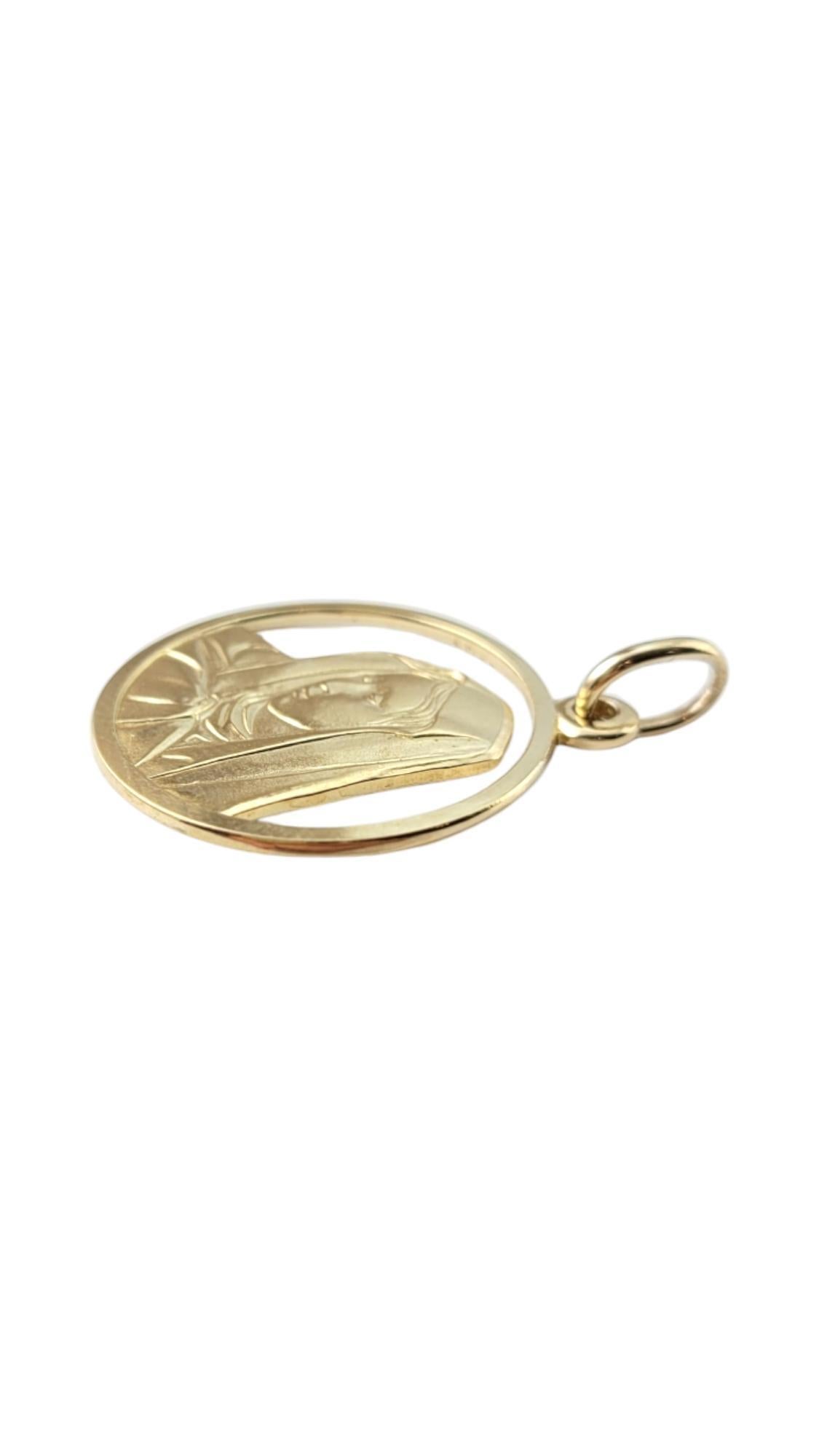 Charm en or jaune 14K de la Blessing Mother #20854 Bon état - En vente à Washington Depot, CT
