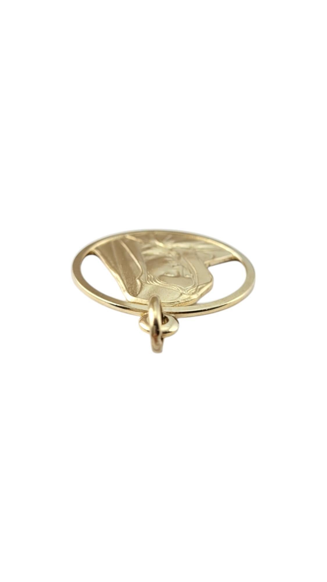 Charm en or jaune 14K de la Blessing Mother #20854 Pour femmes en vente