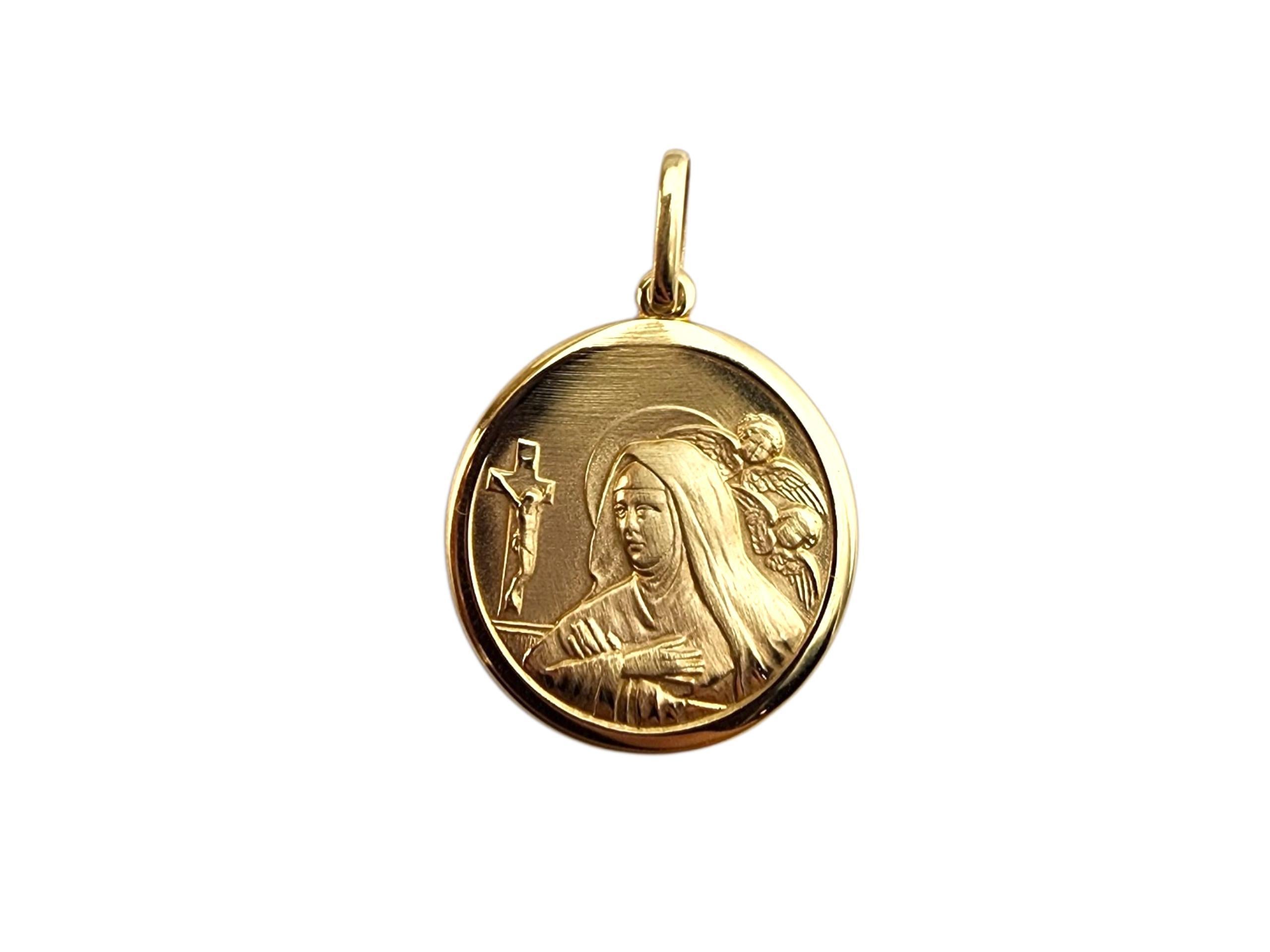 Ciondolo della Madonna in oro giallo 14K

Questo ciondolo della Madonna in oro giallo 14K è un grazioso omaggio alla Vergine Maria, simbolo di amore, compassione e protezione. Splendidamente realizzato con dettagli delicati, irradia calore e fede,