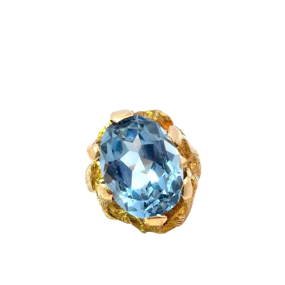 Vintage 14k Yellow Gold Oval Blue Gemstone Ring

This stunning Oval Blue Gemstone Gold Ring is in excellent condition and is ready to ship!

Material: 14k Yellow Gold
Gemstone Details: This ring features 1 Blue Gemstone.
Gemstone Measurements: The