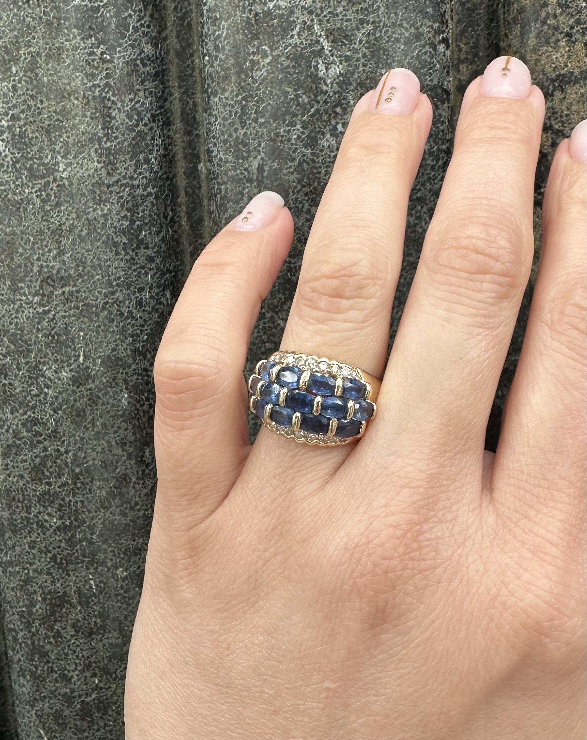 -Pierre(s):-
(13) Diamant naturel véritable - taille ovale - serti clos/barre - couleur bleu profond - 3,75ctw (approx. )
(18) Diamant véritable naturel - taille ronde brillante - pavé/ serti en canal - belle couleur blanc brillant - 0,20ctw
