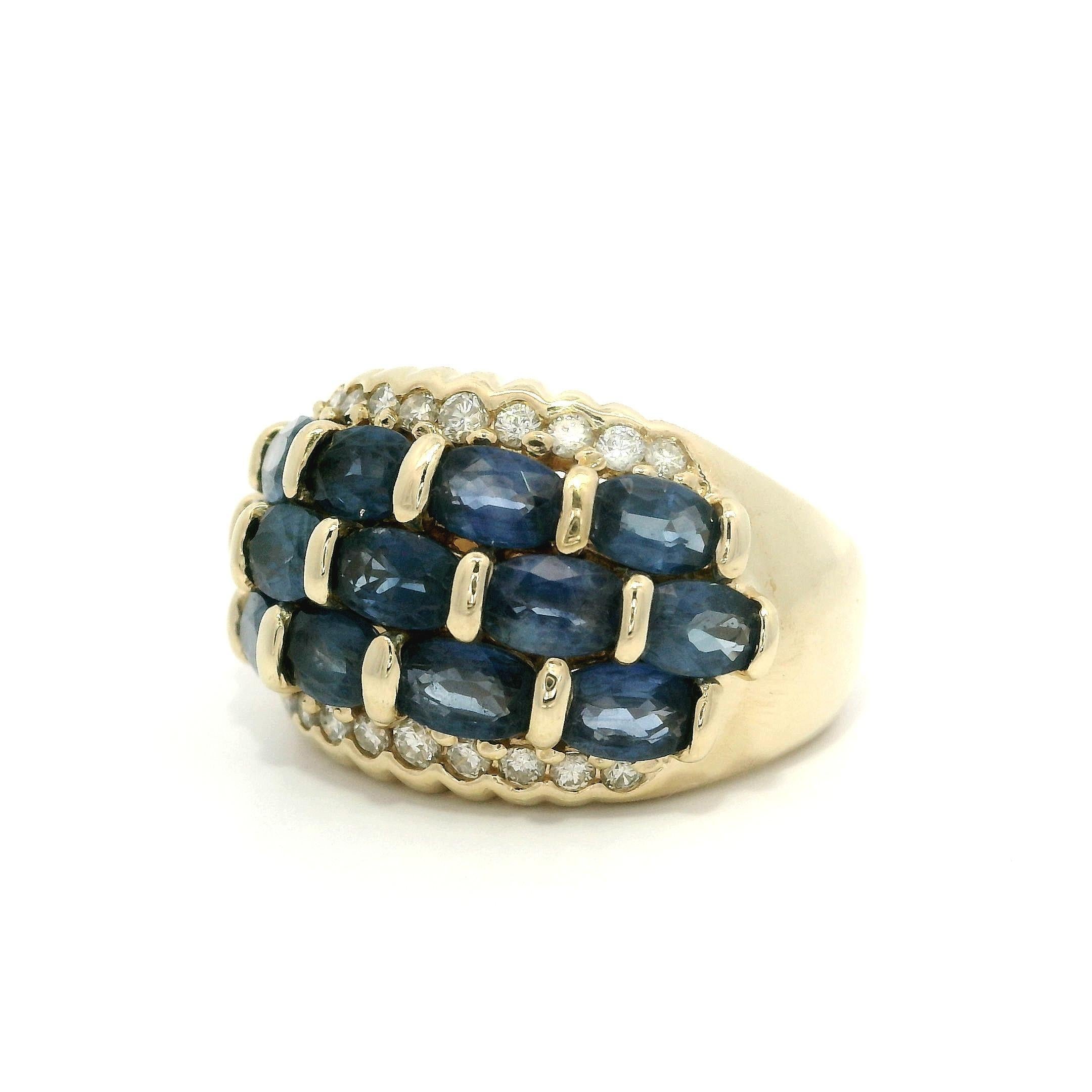 Bague jonc large en or jaune 14 carats sertie de saphirs bleus et de diamants en forme de dôme Pour femmes en vente