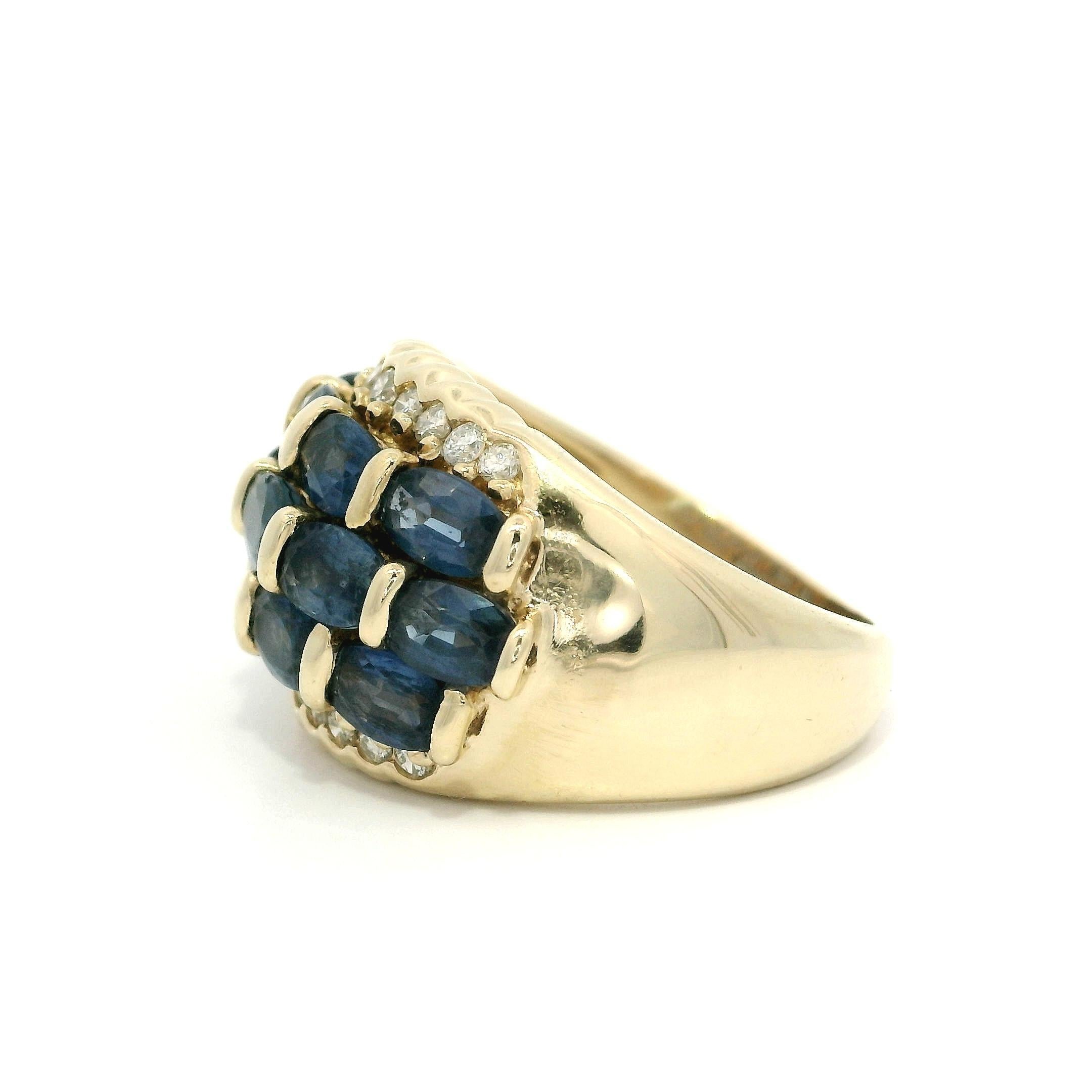 Bague jonc large en or jaune 14 carats sertie de saphirs bleus et de diamants en forme de dôme en vente 1