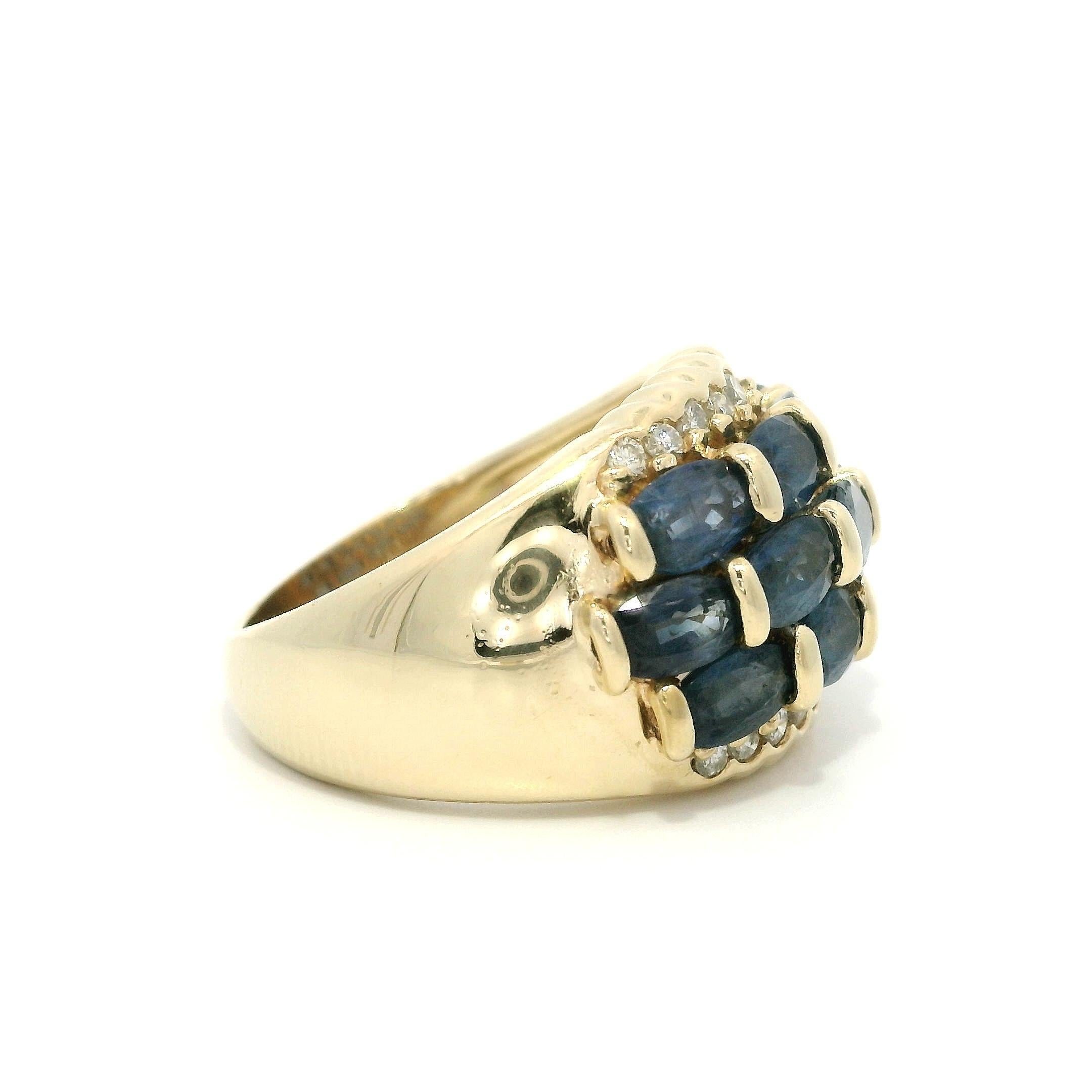 Bague jonc large en or jaune 14 carats sertie de saphirs bleus et de diamants en forme de dôme en vente 3