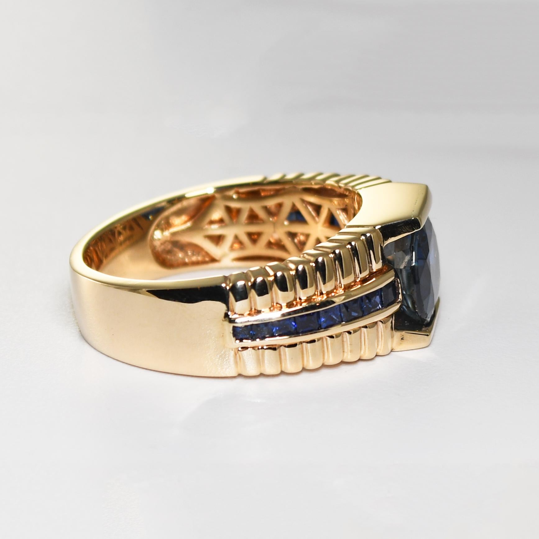 Taglio ovale Anello in oro giallo 14K con zaffiro blu certificato GIA in vendita