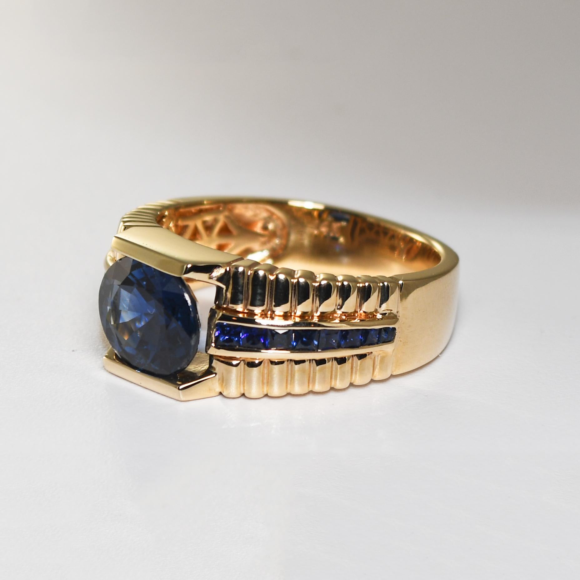 Anello in oro giallo 14K con zaffiro blu certificato GIA in vendita 1