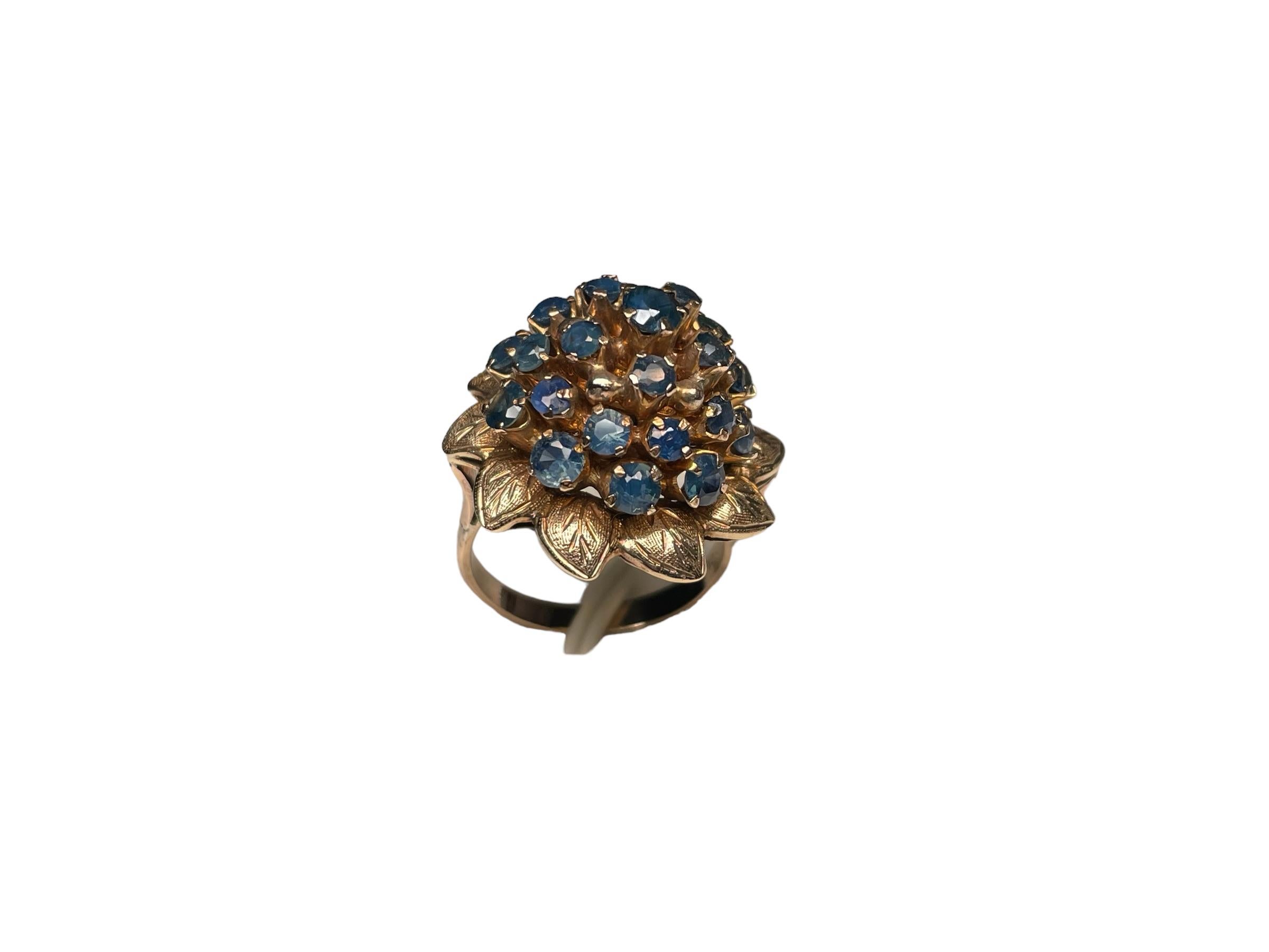 Bague cocktail dôme en or jaune 14 carats et saphirs bleus Bon état - En vente à Guaynabo, PR
