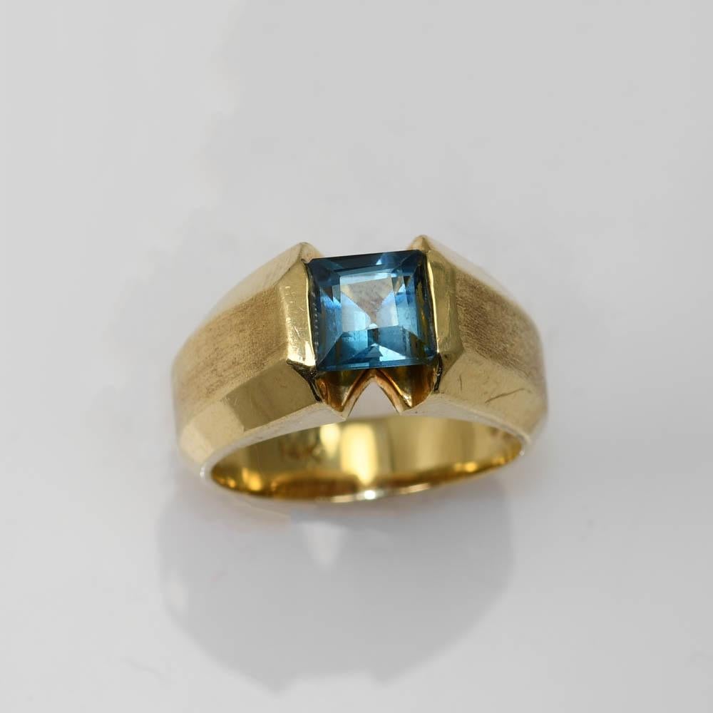 14K Yellow Gold Blue Topaz ring.
The Topaz is a Princess cut and measures 6mm x 6mm.
Tests and  stamped 14k
Weighs 8gr
Size 5 1/2

