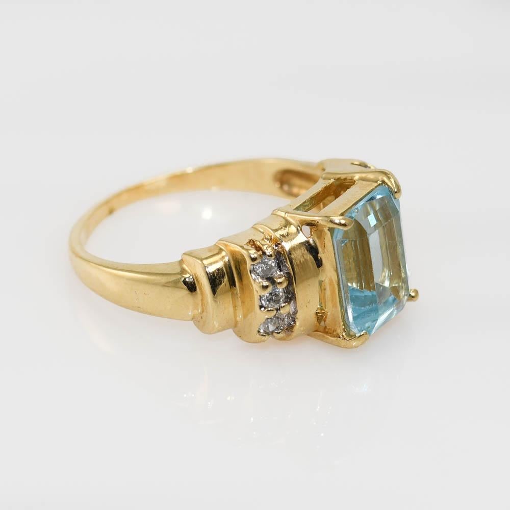 14k Yellow Gold Blue Topaz and Diamond Ring.
The Topaz measures 9mm x 7mm.

There is .05tdw.

Stamped 14k, weighs 4.6gr

Size 6 3/4.

Can be sized for additional fee.