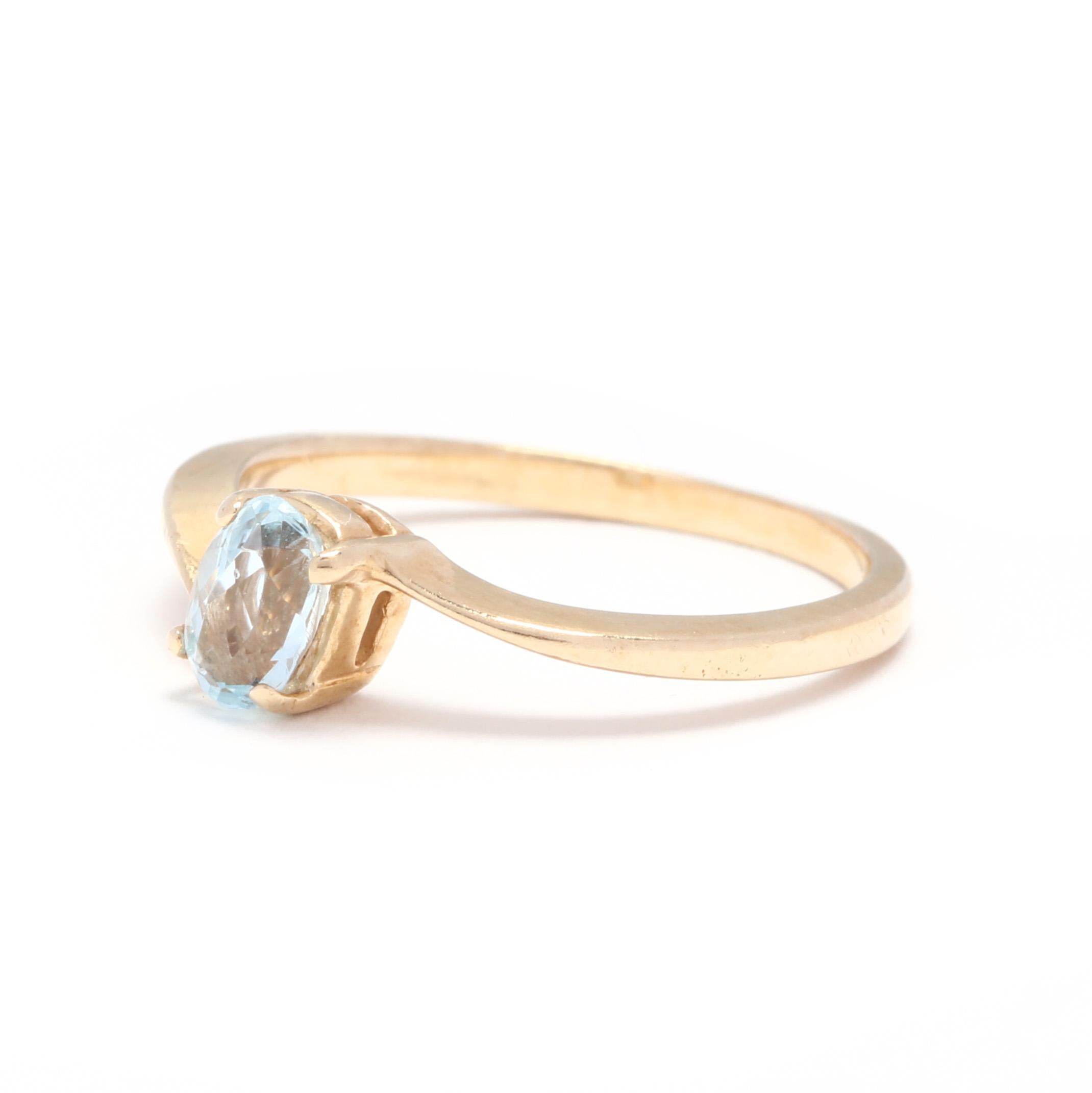 14 Karat Yellow Gold and Blue Topaz Bypass Solitaire Ring In Good Condition In McLeansville, NC