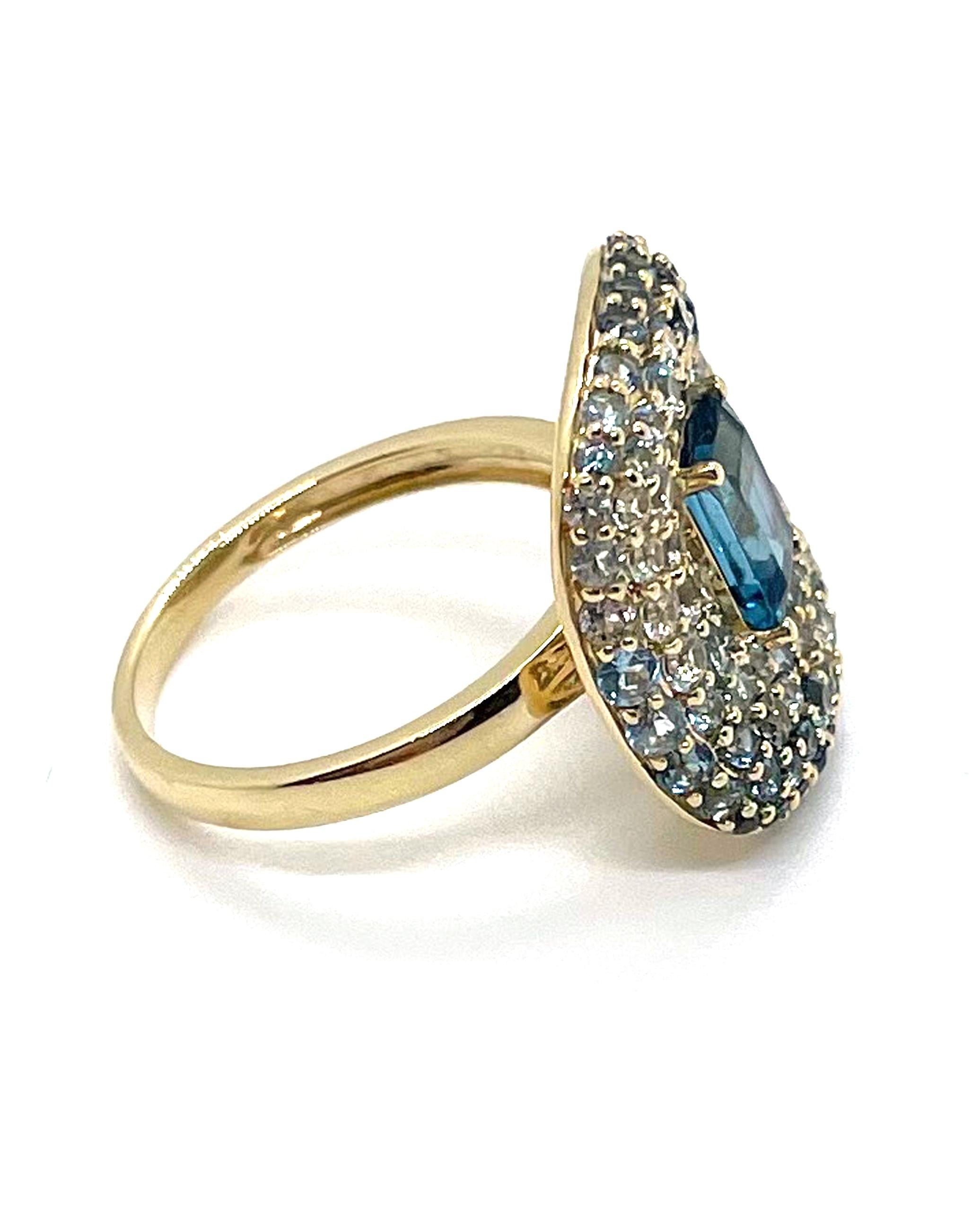 14K Yellow Gold Blue Topaz Cocktail Ring In New Condition In Old Tappan, NJ