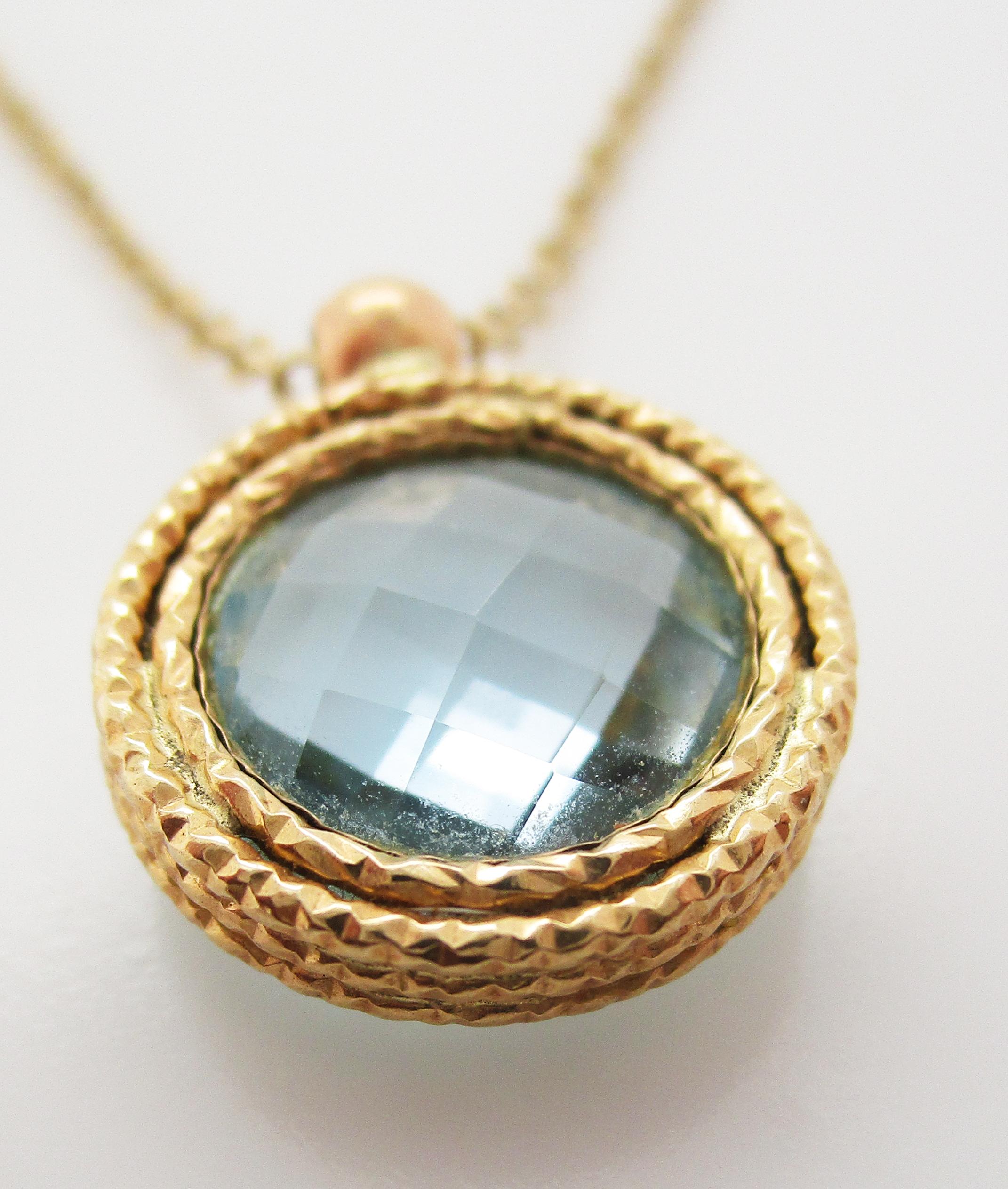 14 Karat Yellow Gold Blue Topaz Pendant and Chain In Excellent Condition For Sale In Lexington, KY