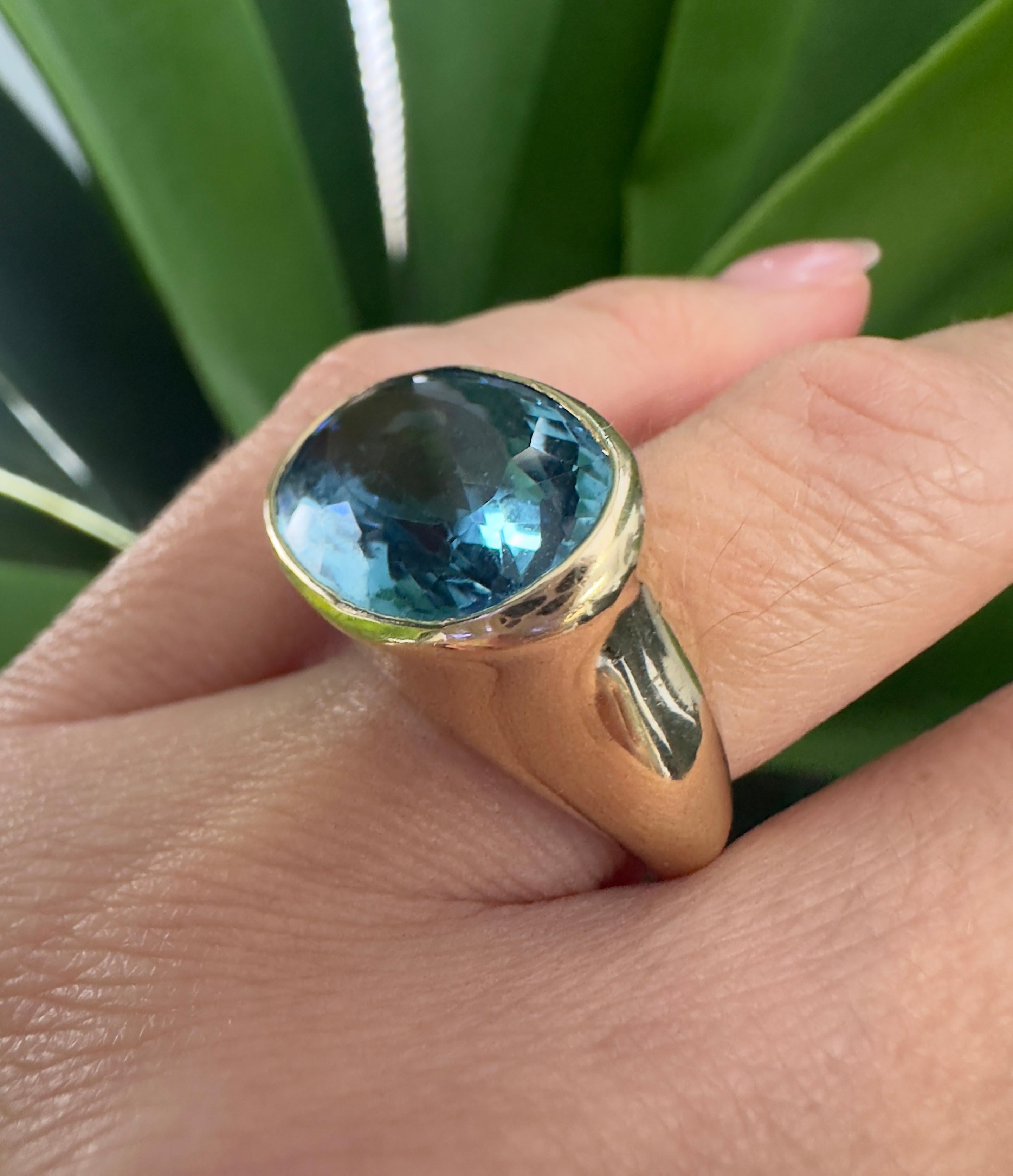 Bague en or jaune 14 carats avec topaze bleue en vente 1