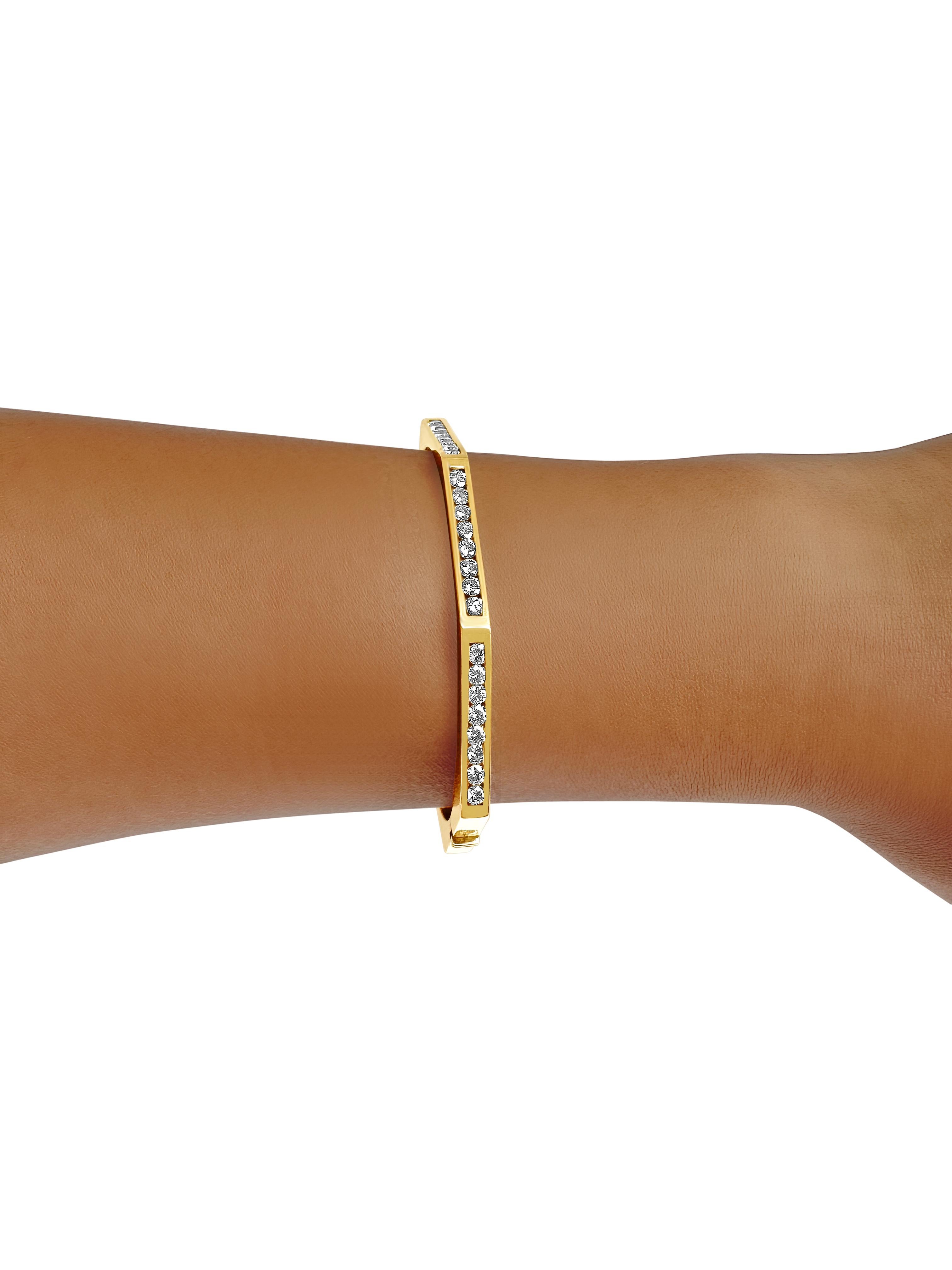 Moderne Bracelet en or jaune 14K Bangle Octagonal  avec 1,30 cts de diamants par Manart en vente