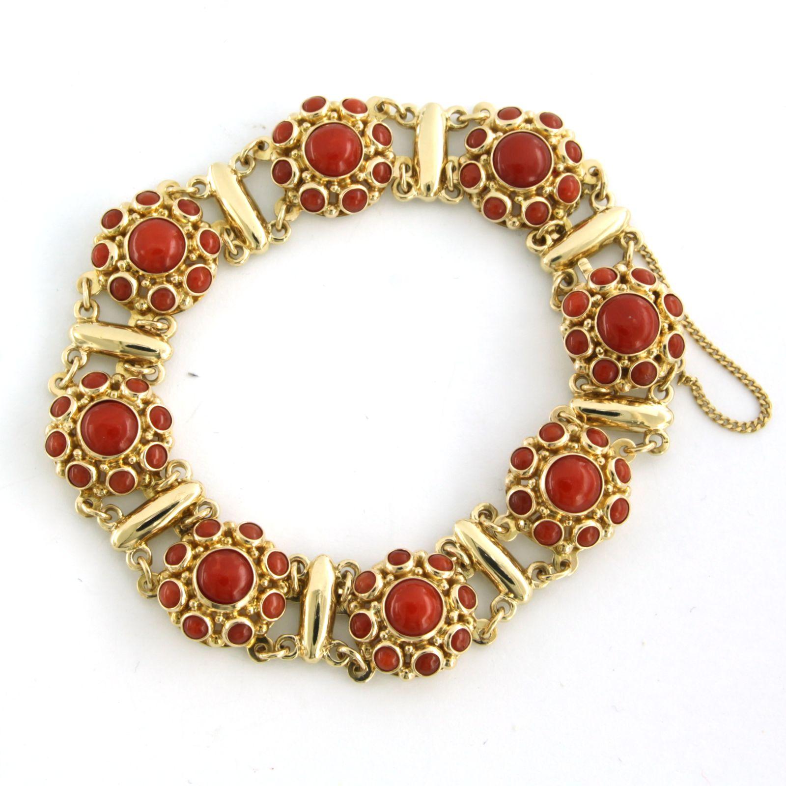 14k yellow gold bracelet set with Corallium Rubrum - 21.8 grams - 19 cm long For Sale 4