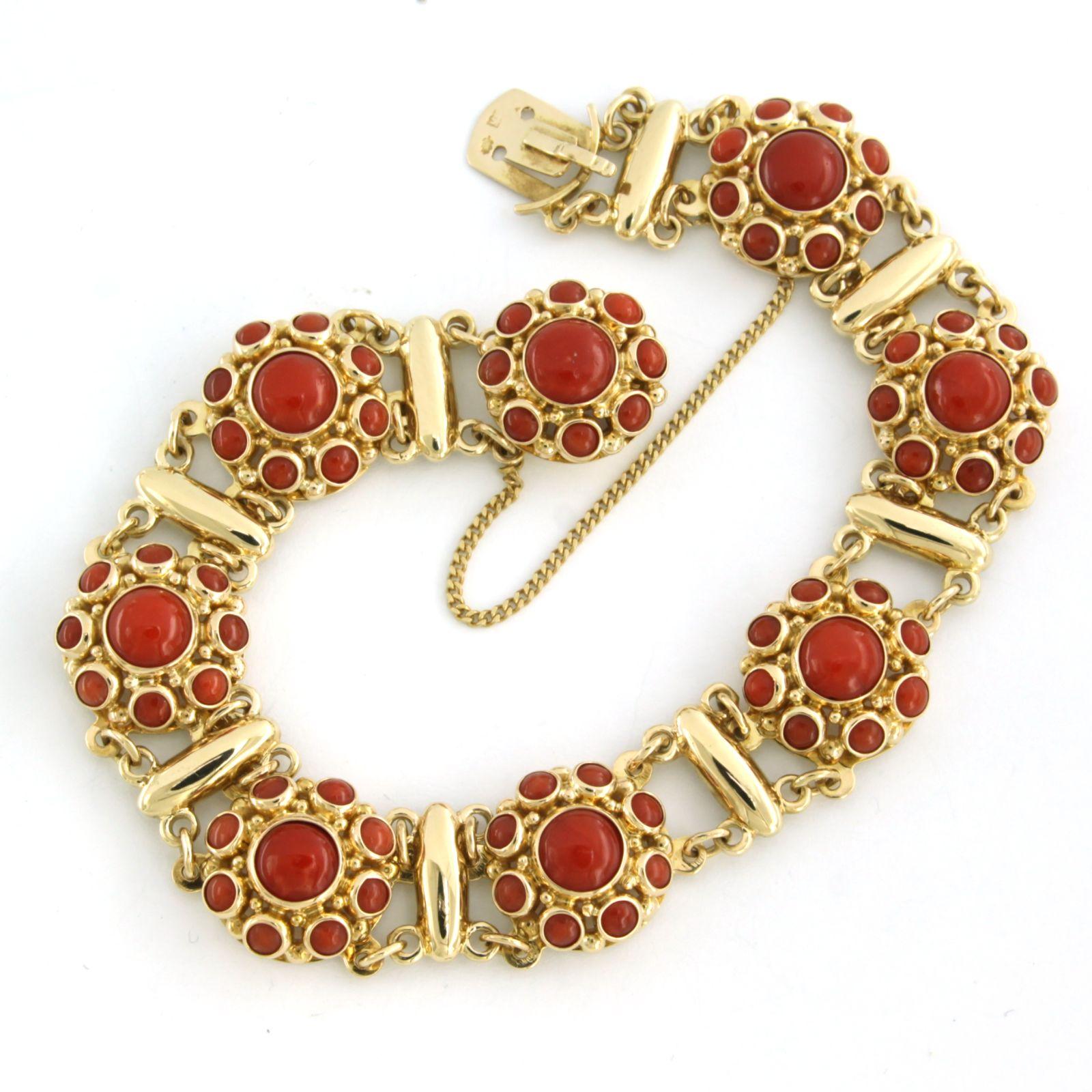 14k yellow gold bracelet set with Corallium Rubrum - 21.8 grams - 19 cm long For Sale 5