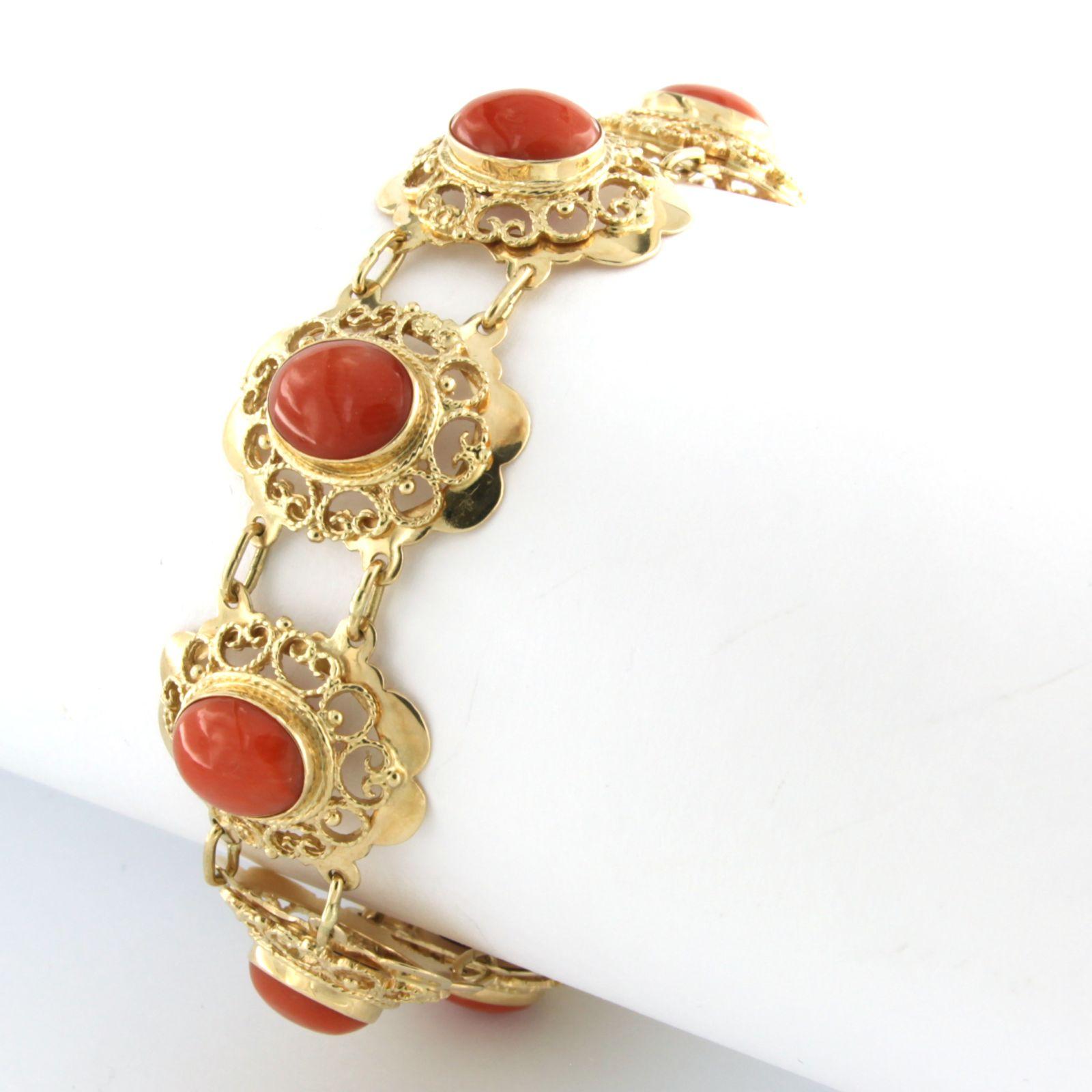 14k yellow gold bracelet set with Corallium Rubrum - 19.5 cm long

detailed description

 the length of the bracelet is 19.5 cm long by 1.9 cm wide

total weight: 22.7 grams

occupied with:

- 10 x 9.4 mm x 7.4 mm oval shape cabochon cut Corallium