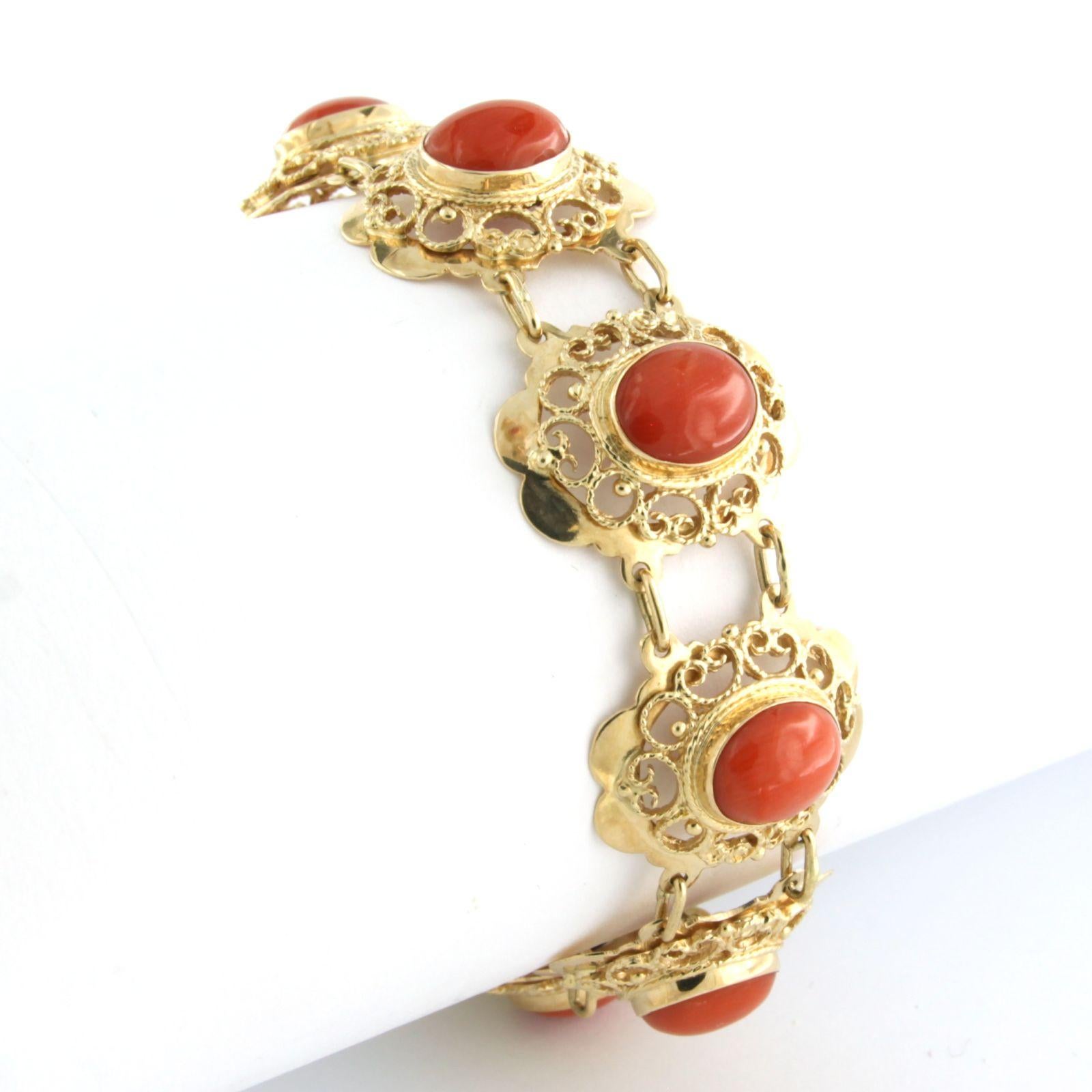 High Victorian 14k yellow gold bracelet set with Corallium Rubrum - 22.7 grams - 19.5 cm long For Sale