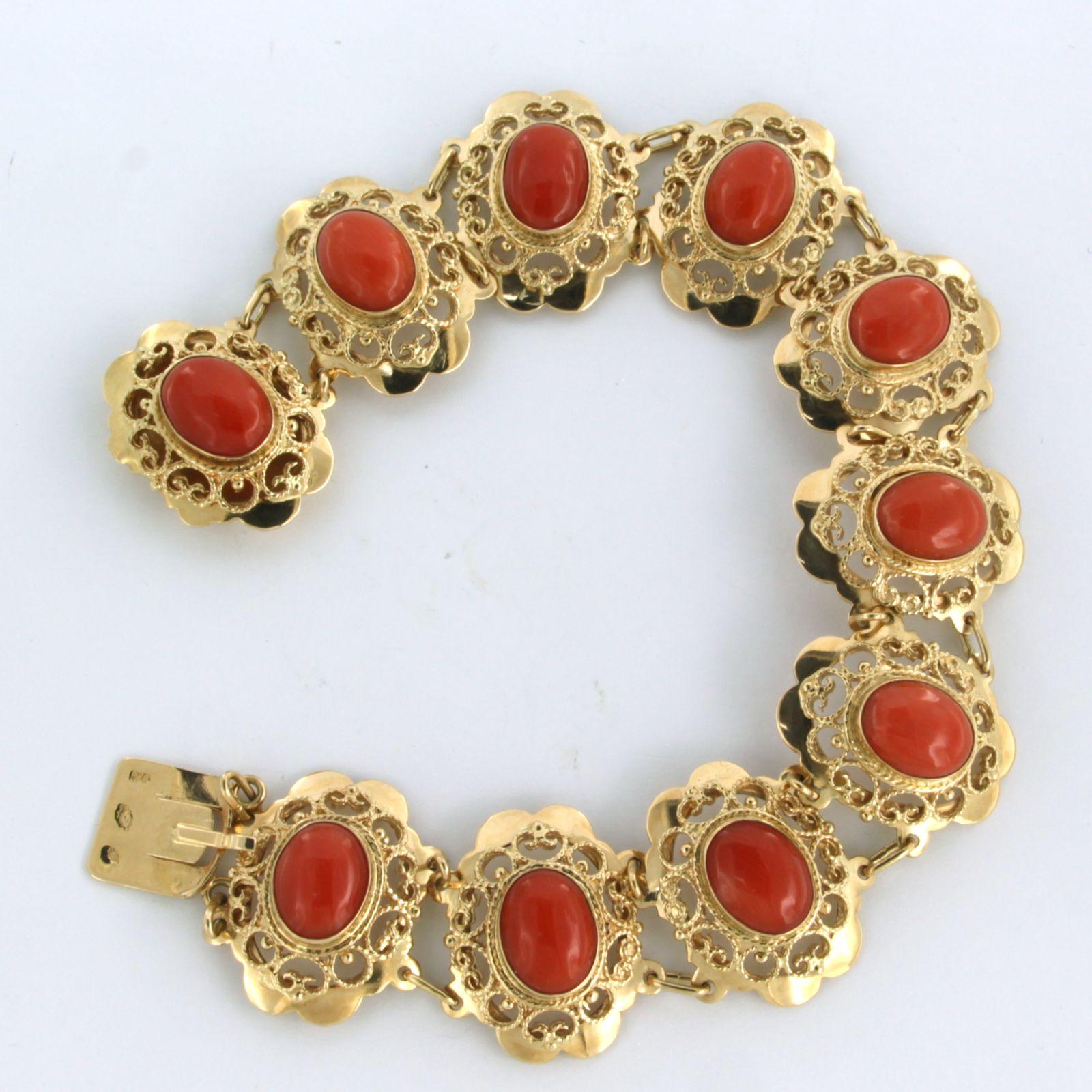 Women's 14k yellow gold bracelet set with Corallium Rubrum - 22.7 grams - 19.5 cm long For Sale