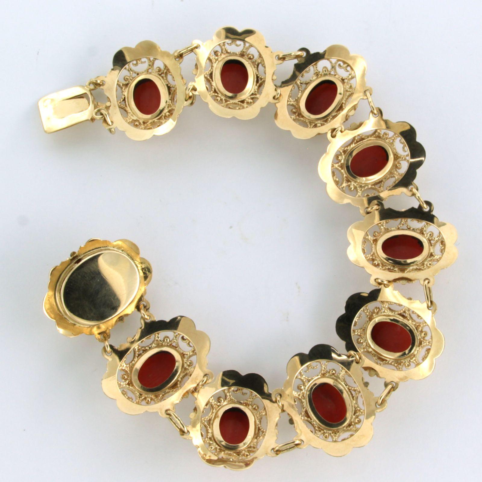 14k yellow gold bracelet set with Corallium Rubrum - 22.7 grams - 19.5 cm long For Sale 1