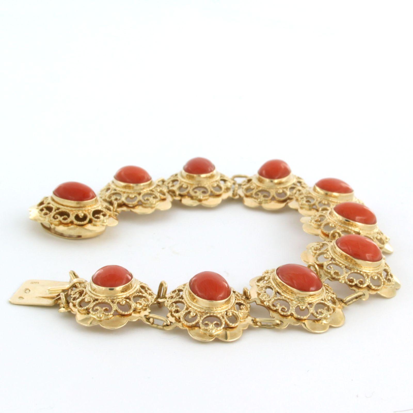 14k yellow gold bracelet set with Corallium Rubrum - 22.7 grams - 19.5 cm long For Sale 2