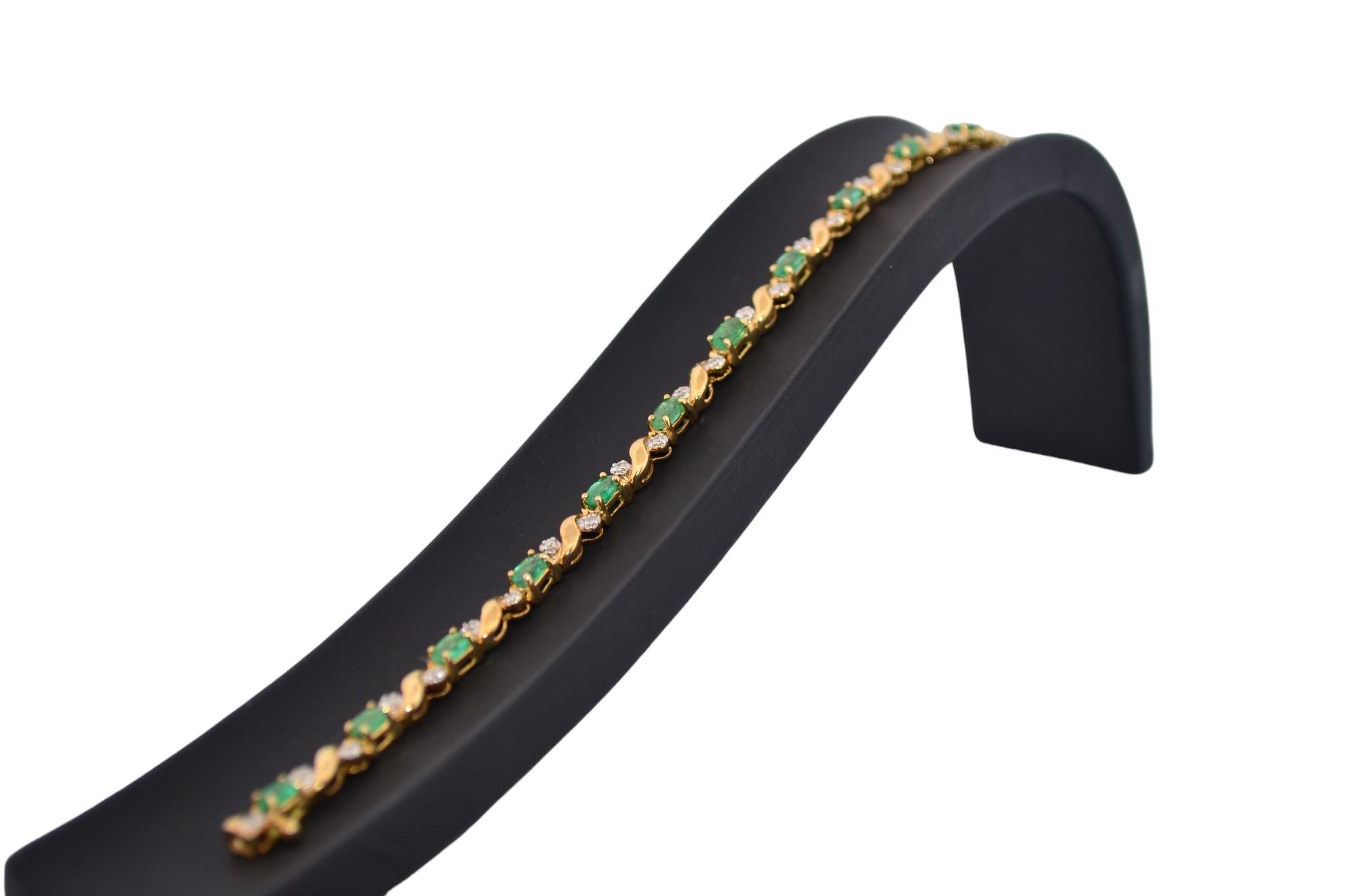 14K Yellow gold bracelet with diamonds and emeralds In Excellent Condition For Sale In București, RO