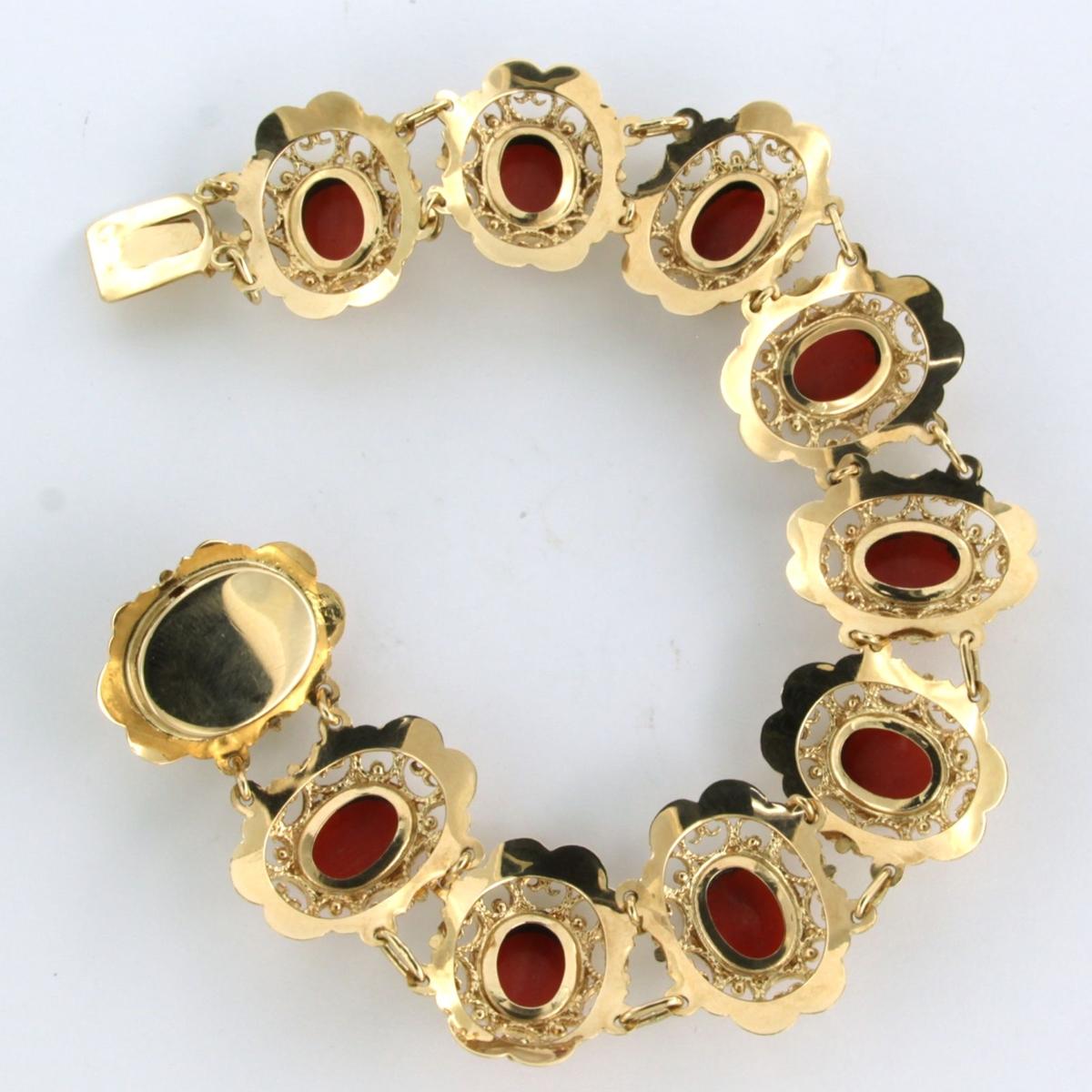 Apogée victorien Bracelet en or jaune 14k avec Corail de taille ovale - 22,7 grammes - 19,5 cm de long en vente