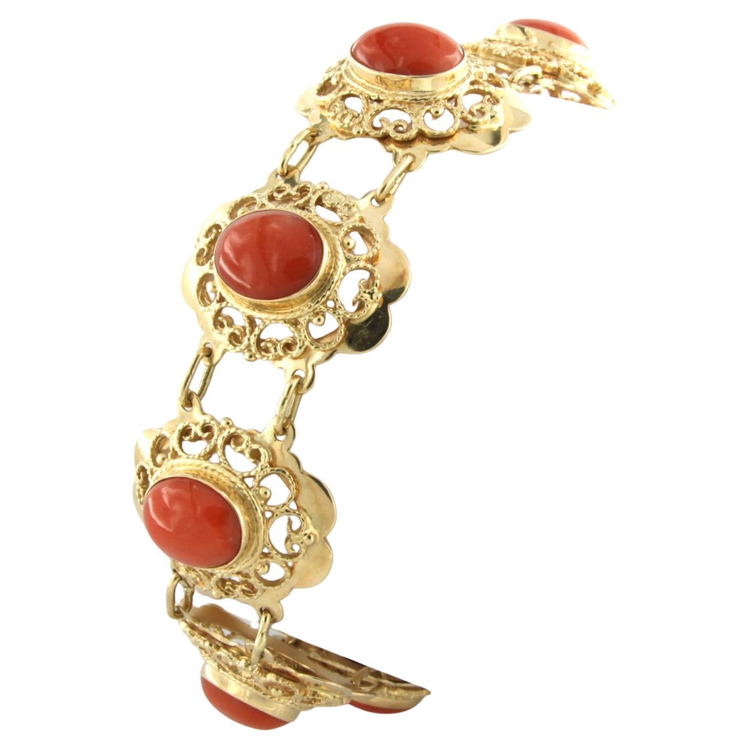 Bracelet en or jaune 14k avec Corail de taille ovale - 22,7 grammes - 19,5 cm de long en vente