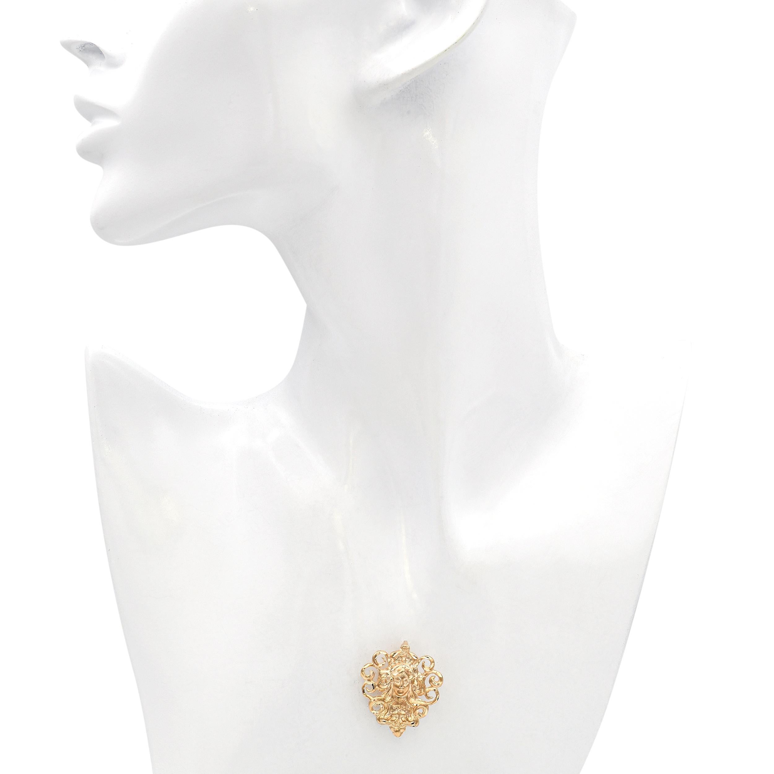 Ciondolo con ritratto di donna in oro giallo 14k con taglio brillante In condizioni buone in vendita a New York, NY