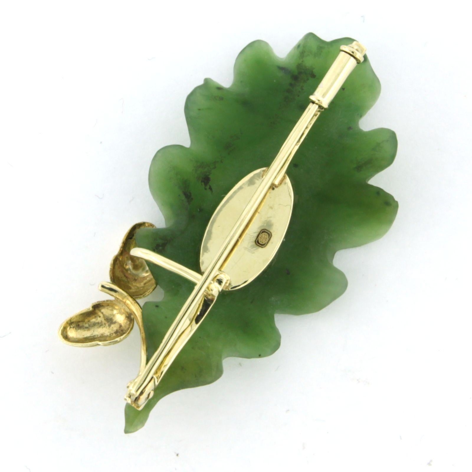 Women's 14k yellow gold brooch in the shape of a leaf set with moss agate For Sale