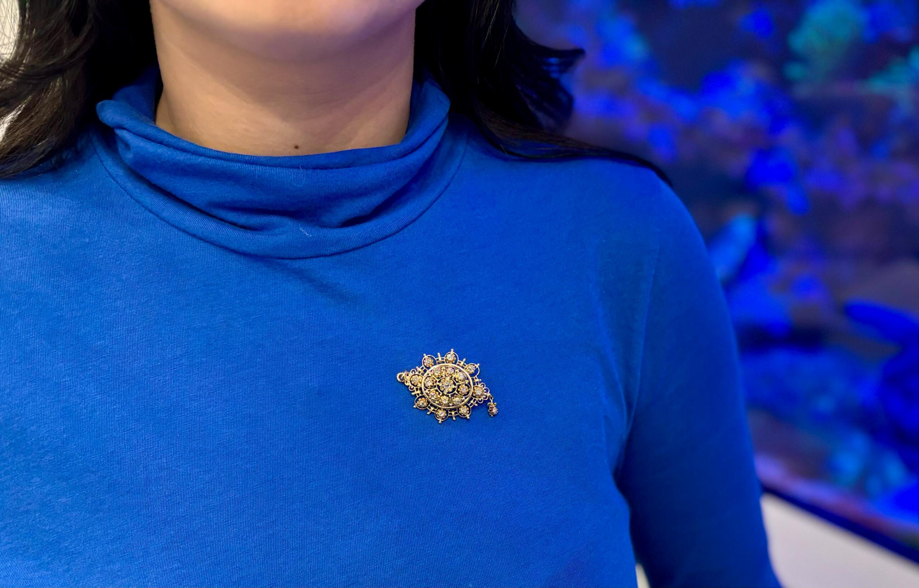 Pendentif broche en or jaune 14k serti de diamants roses mixtes naturels Collier en vente 7