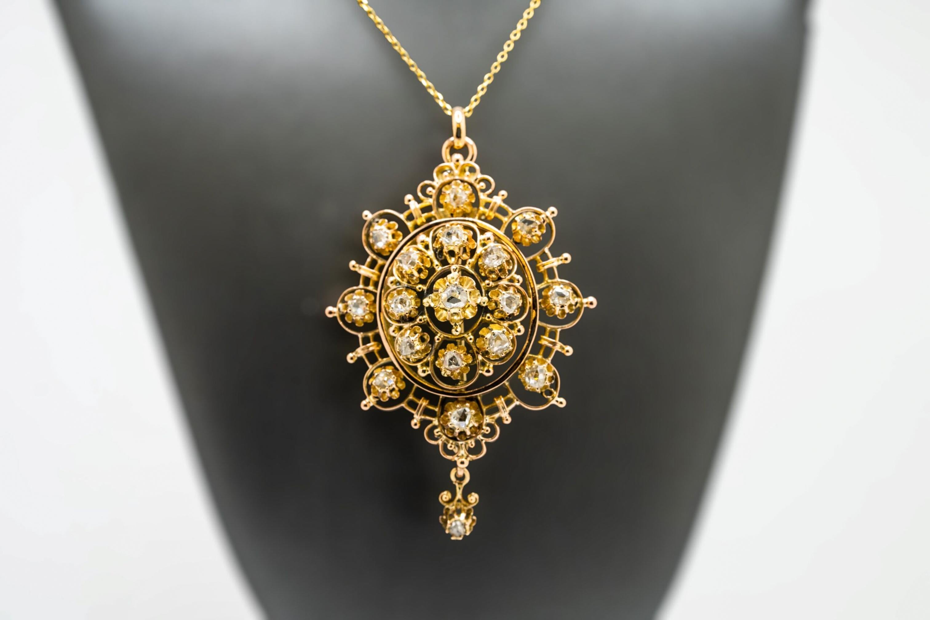 Pendentif broche en or jaune 14k serti de diamants roses mixtes naturels Collier en vente 2