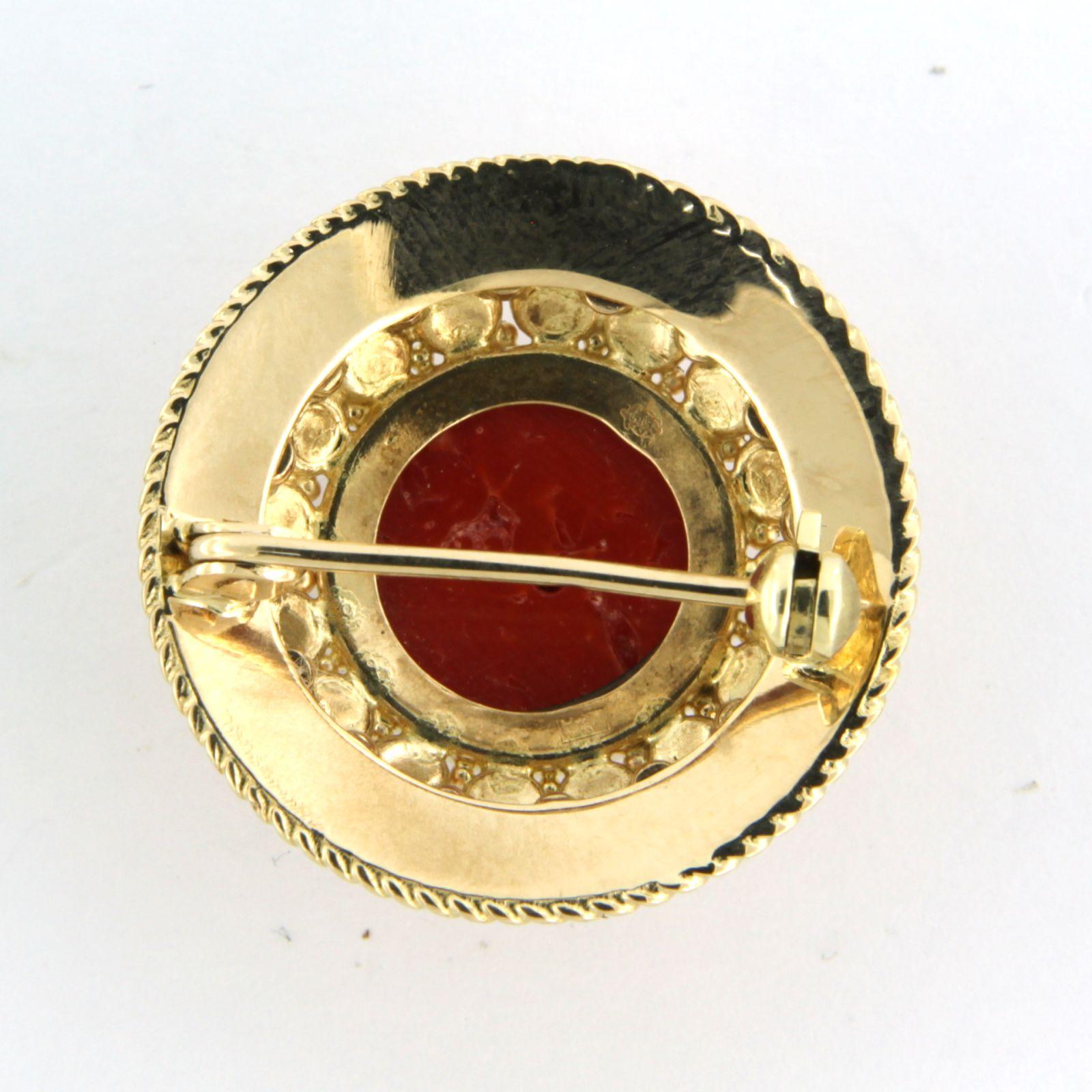 High Victorian 14k yellow gold brooch set with Corallium Rubrum - 5.4 grams For Sale