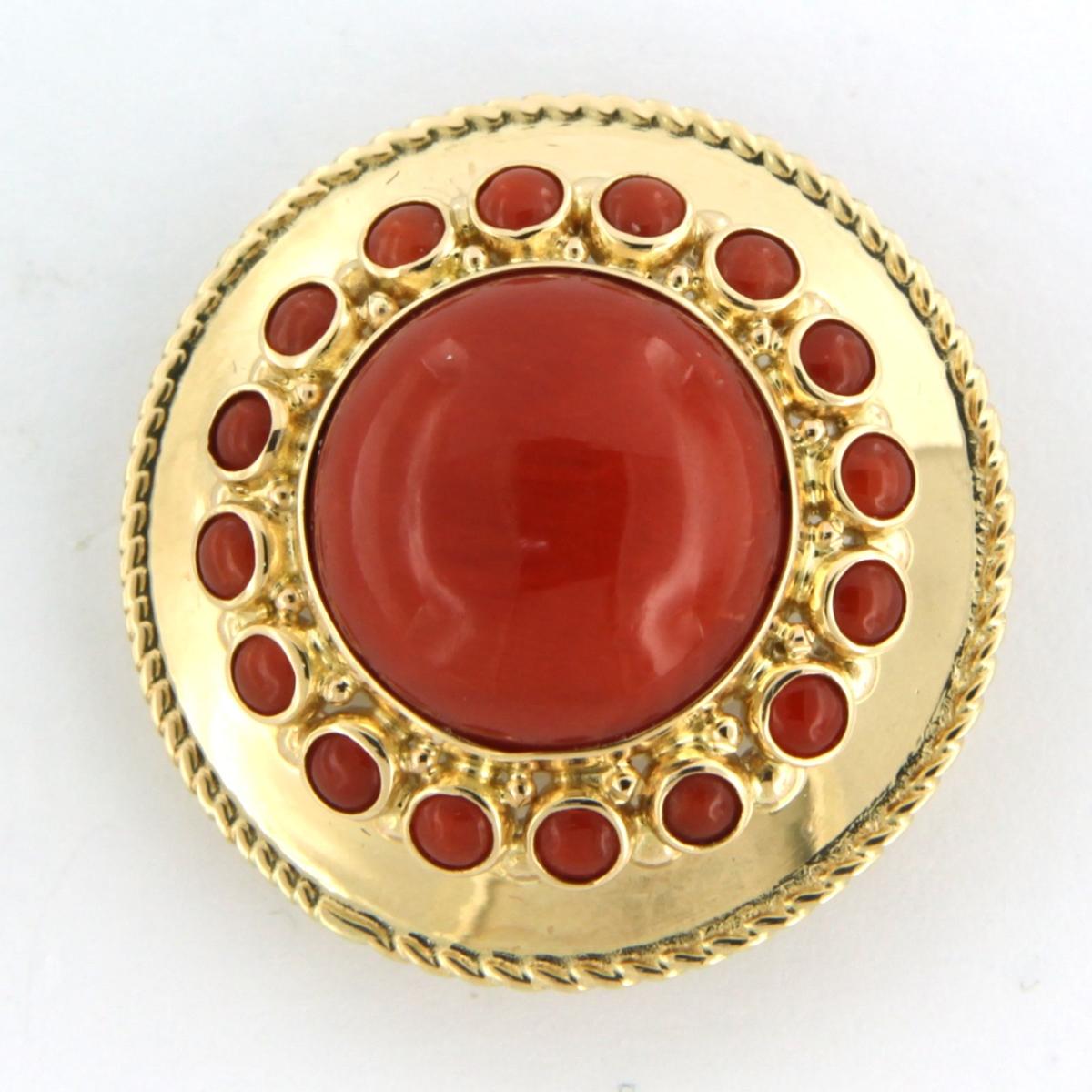 14k yellow gold brooch set with Corallium Rubrum - 5.4 grams In Excellent Condition For Sale In The Hague, ZH