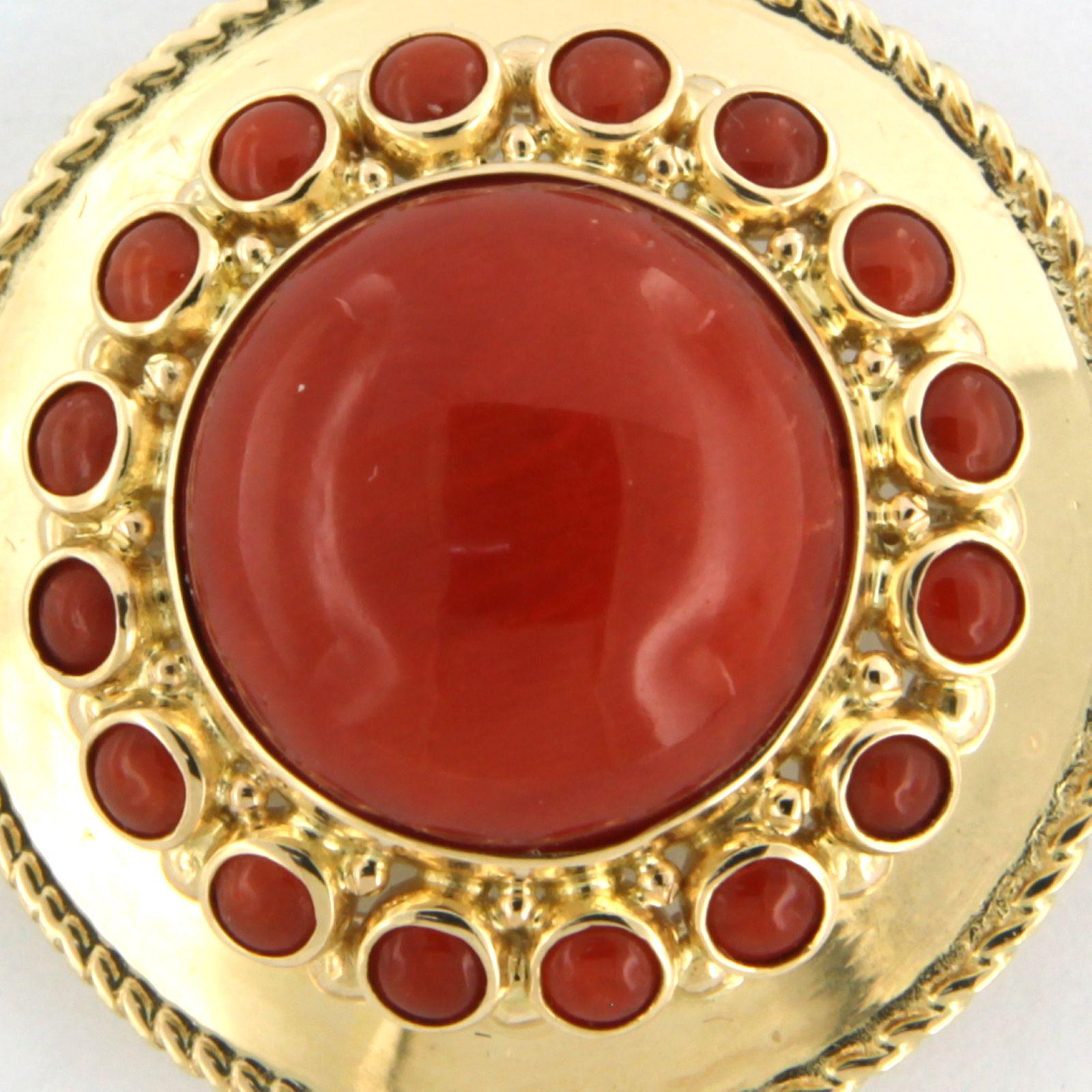 Women's 14k yellow gold brooch set with Corallium Rubrum - 5.4 grams For Sale