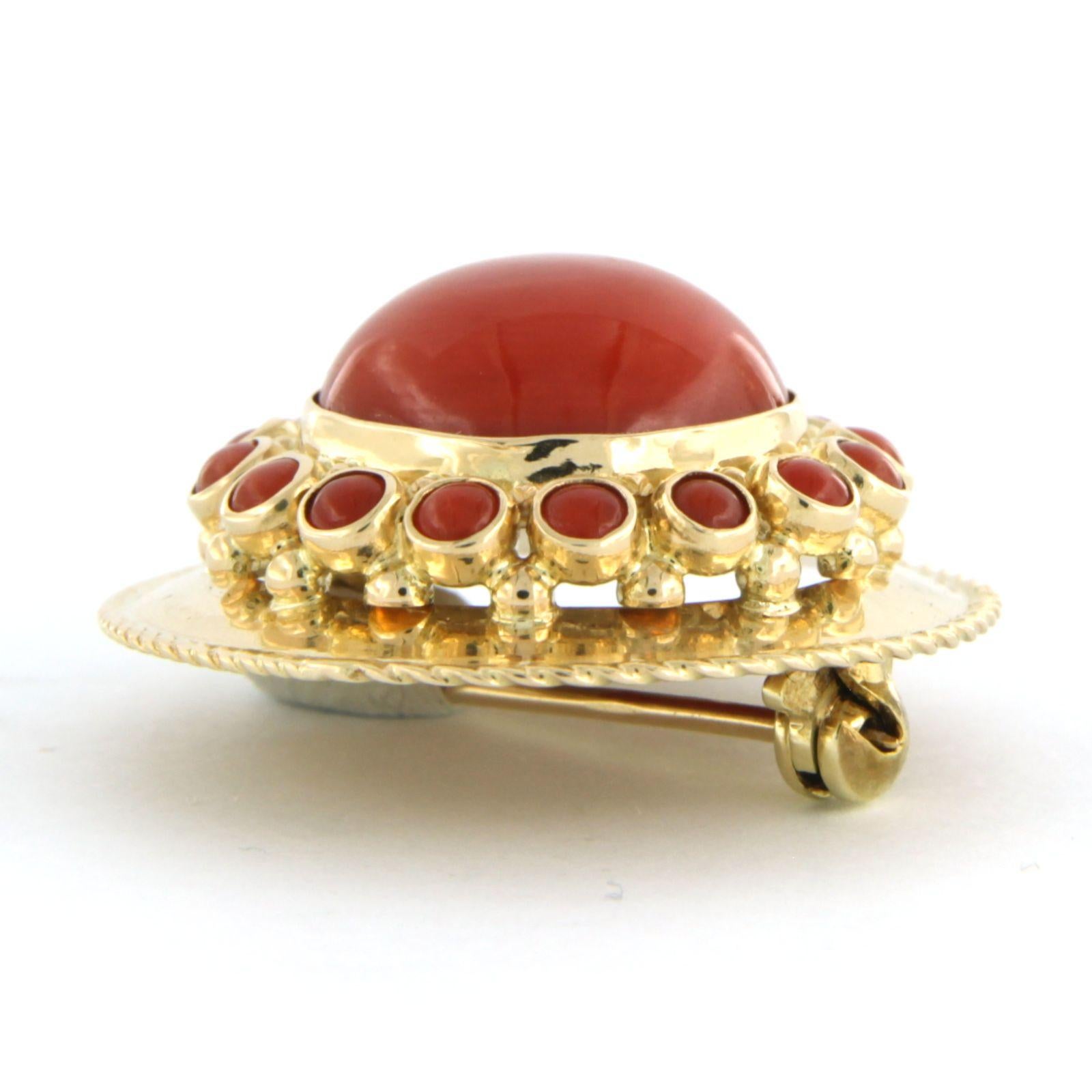 14k yellow gold brooch set with Corallium Rubrum - 5.4 grams For Sale 1