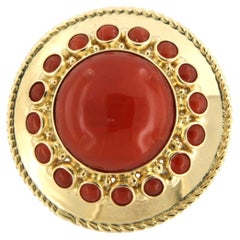 Brosche aus 14k Gelbgold, besetzt mit Corallium Rubrum - 5,4 Gramm