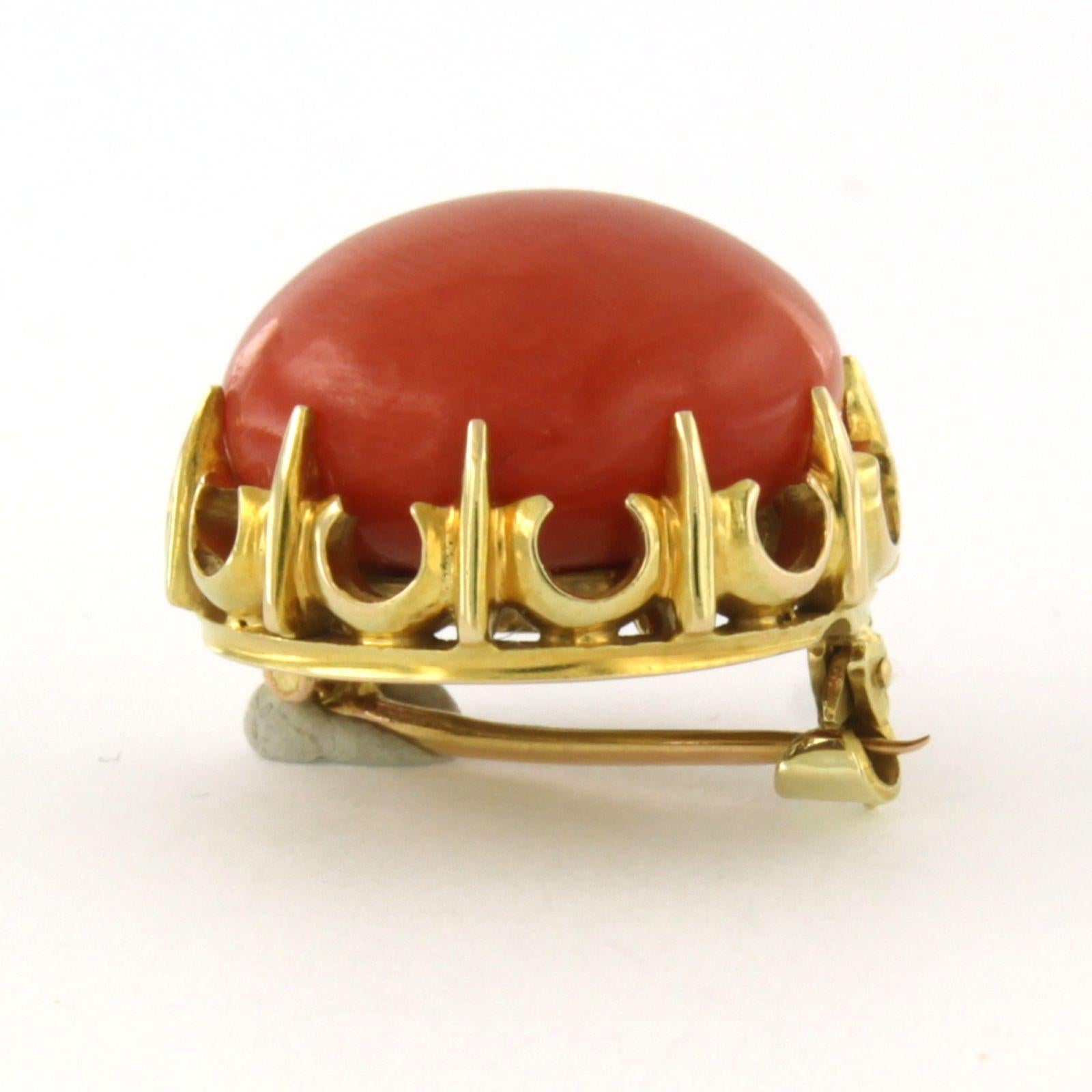 14k yellow gold brooch with coral – 8.7 grams

Detailed description:

The brooch has a diameter of 1.3 cm wide and 1.1 cm high.

Weight: 8.7 grams

Set with:

- 1 x 1.6 cm round cabochon-cut coral

Color: red
Clarity: N/A
Gemstones are often treated
