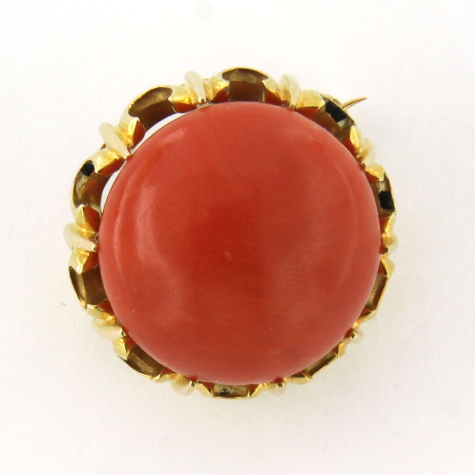 High Victorian 14k yellow gold brooch with coral – 8.7 grams For Sale