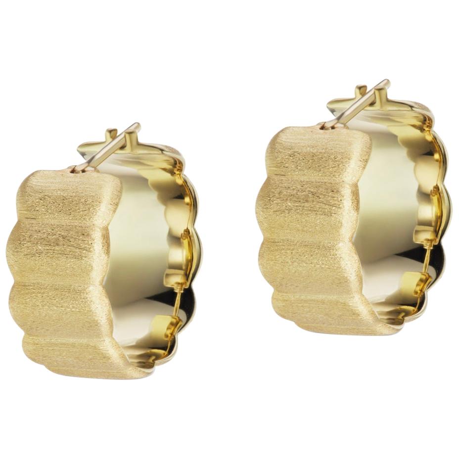 14 Karat Yellow Gold Brushed Scallop Hoop Earrings For Sale